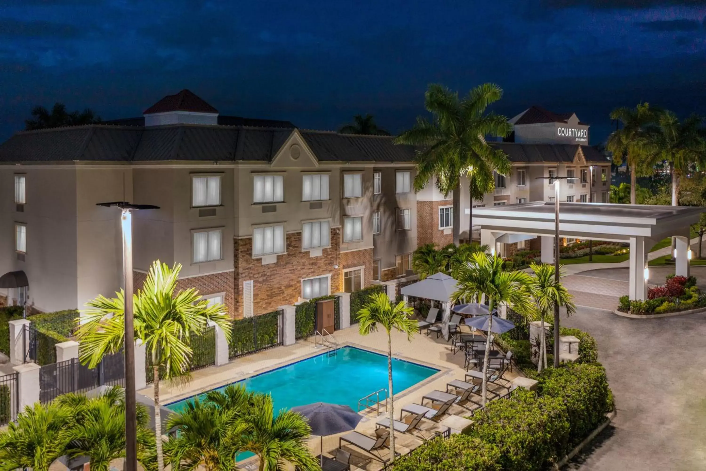 Property building, Pool View in Courtyard by Marriott Sarasota at University Town Center