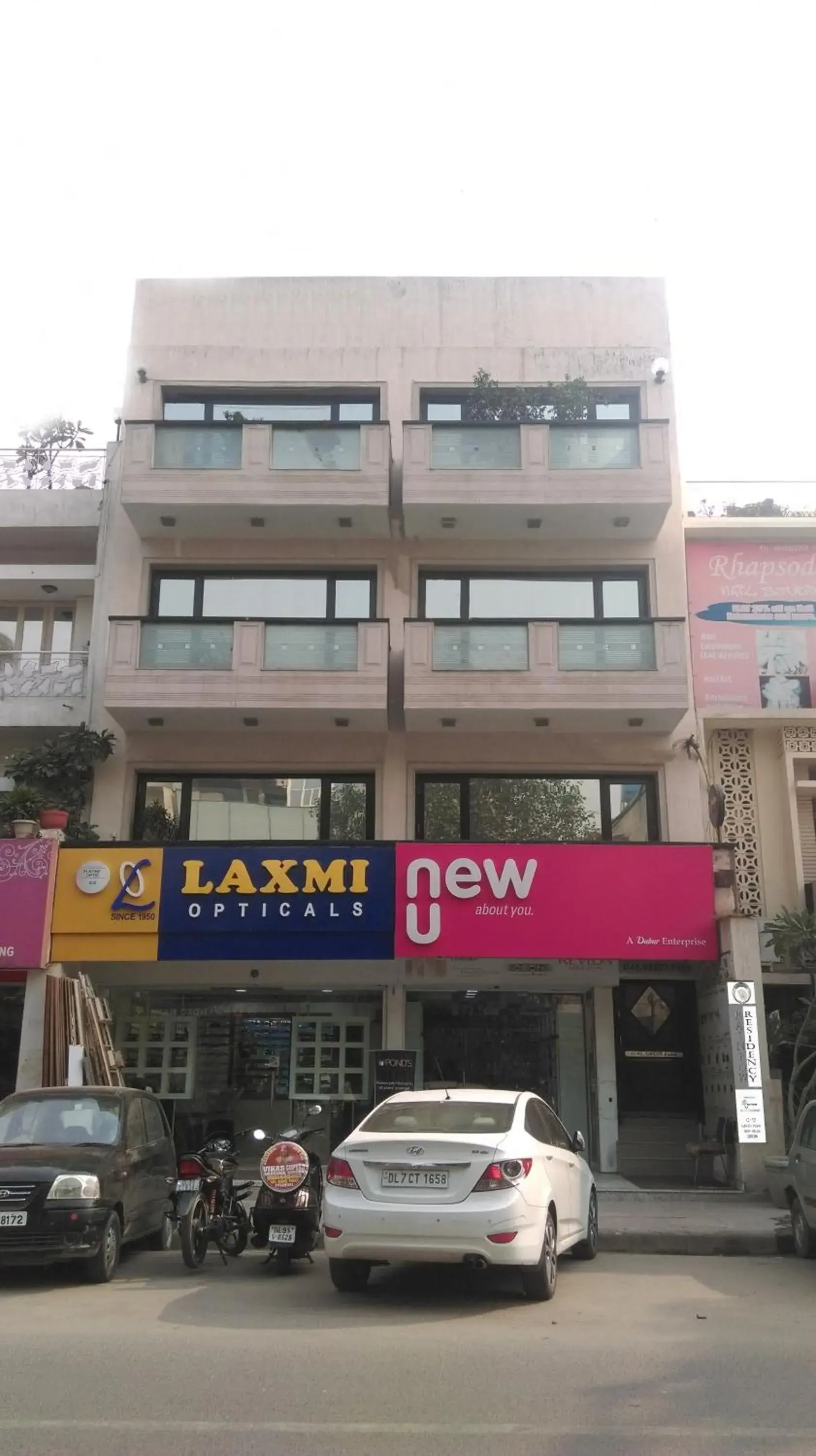 Facade/entrance in Rainbow Residency Facade/entrance in Rainbow Residency