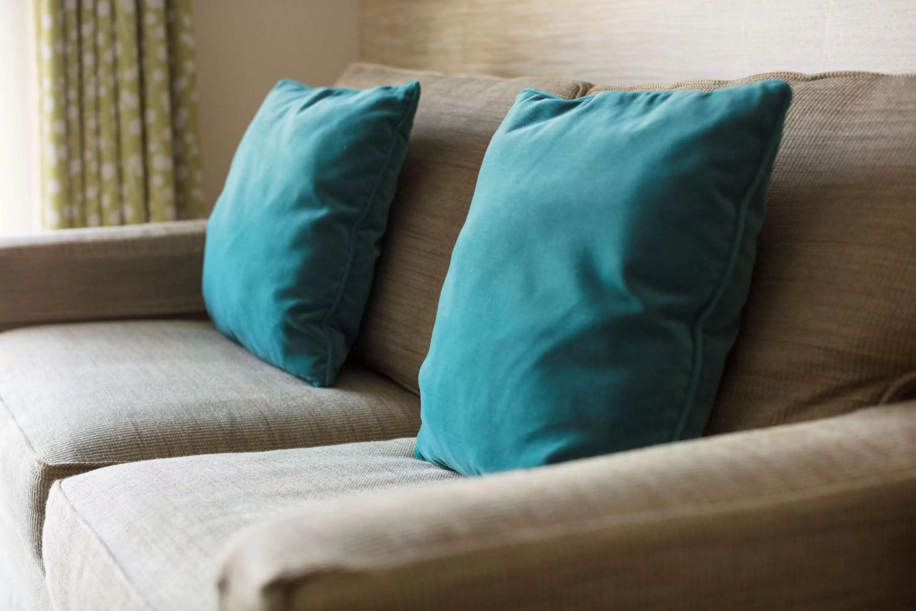 Living room in Hotel Skyler Syracuse, Tapestry Collection by Hilton