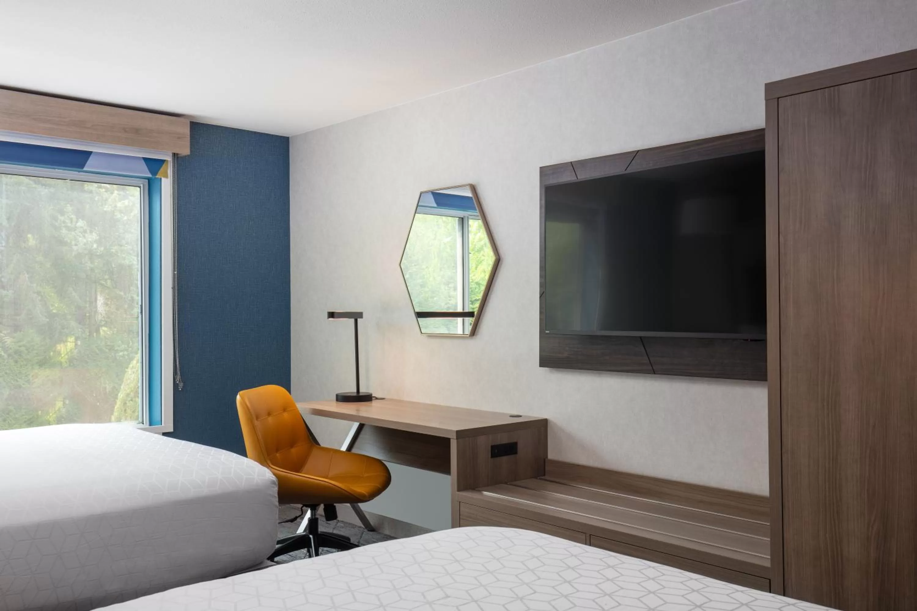 Bed in Holiday Inn Express Bothell by IHG