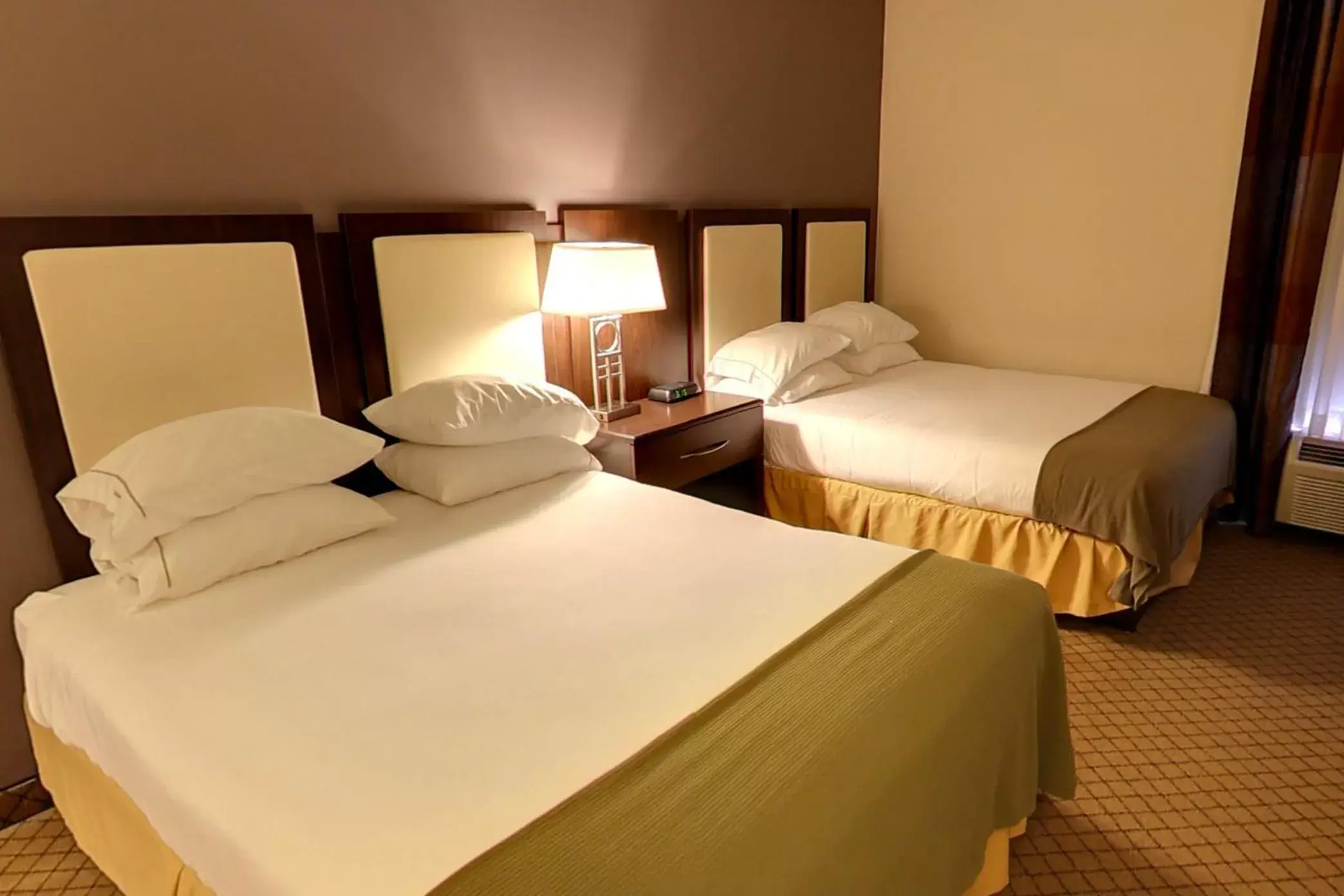 Photo of the whole room, Bed in Holiday Inn Express Hotel & Suites Blythewood, an IHG Hotel