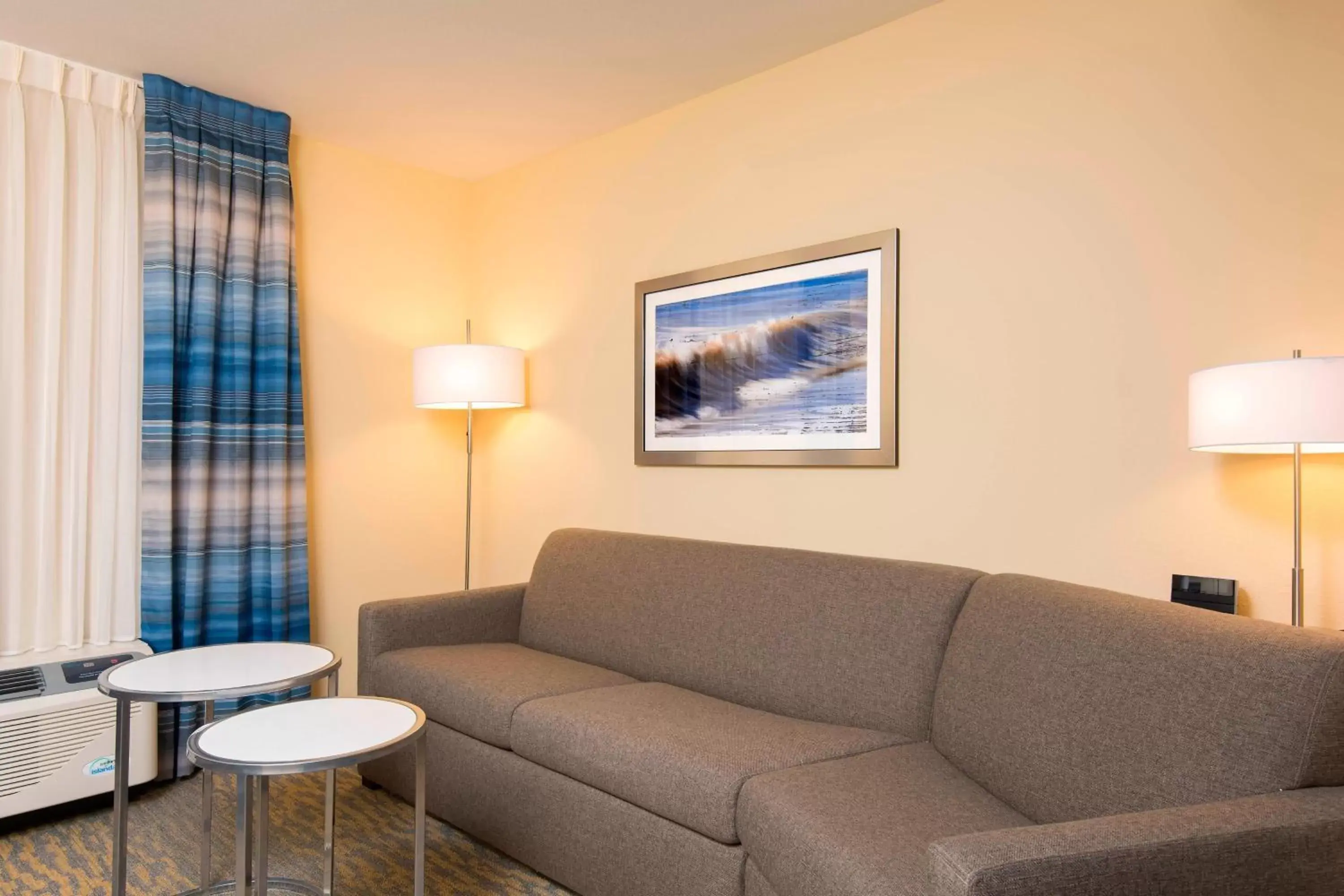 Bedroom, Seating Area in Fairfield Inn & Suites by Marriott Tampa Westshore/Airport
