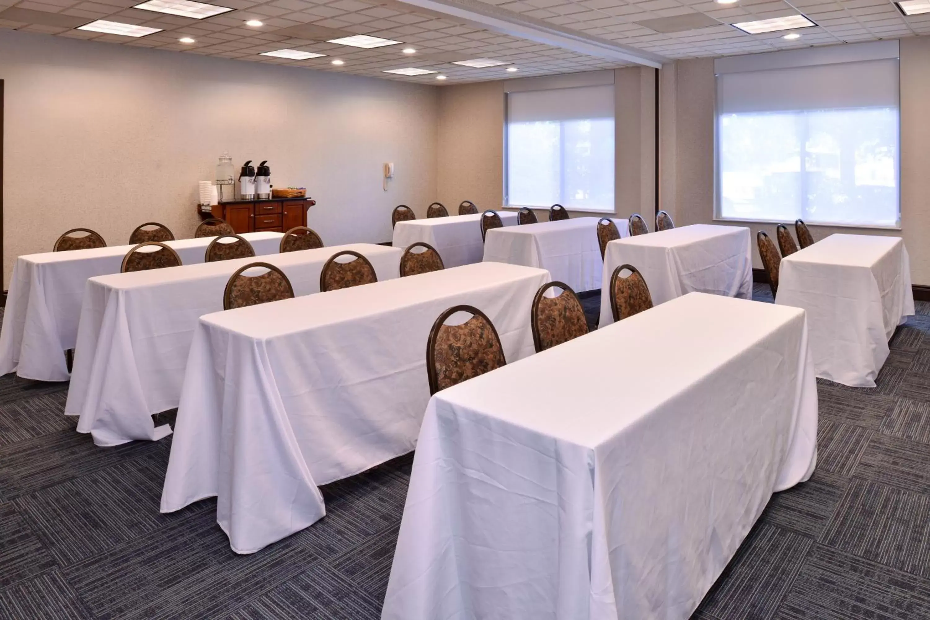 Meeting/conference room in Holiday Inn Express Portland West/Hillsboro, an IHG Hotel