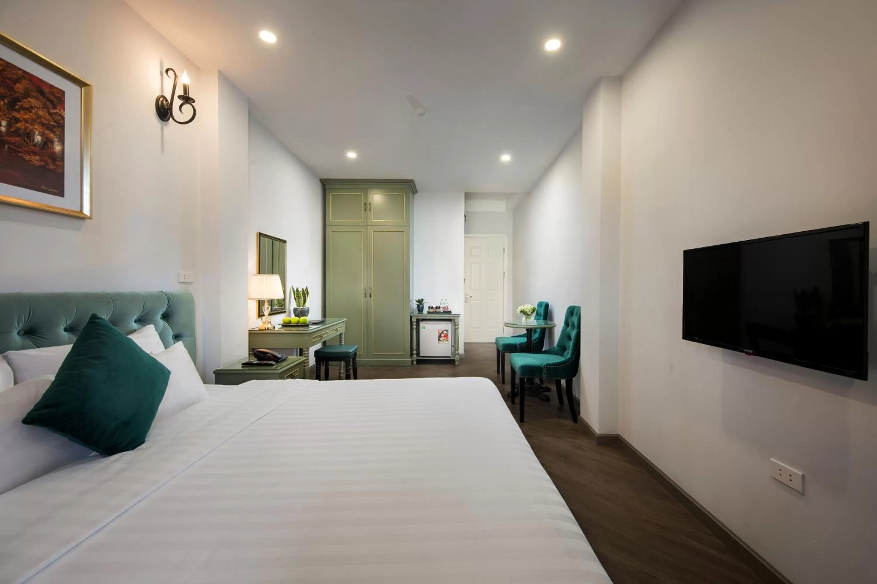 Photo of the whole room, TV/Entertainment Center in Hanoi Gatsby Hotel