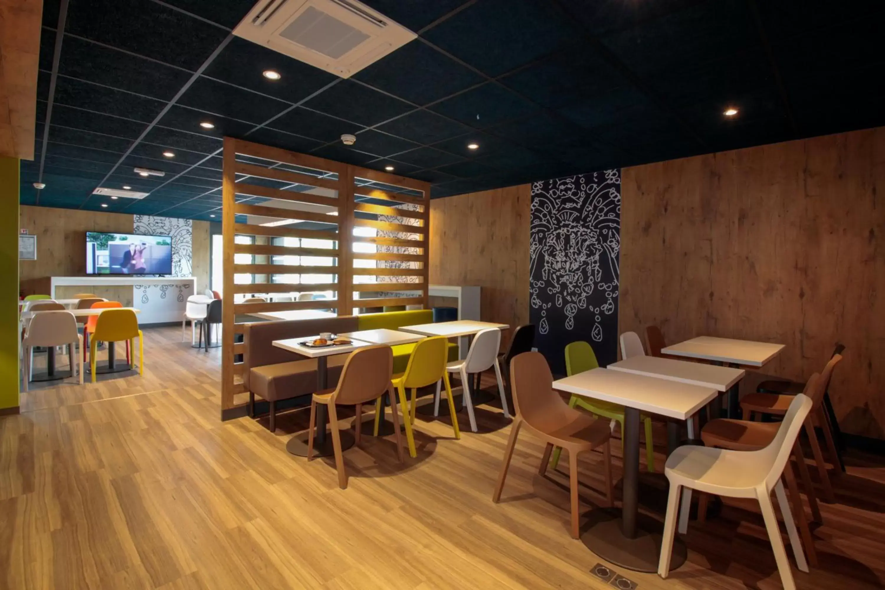 Restaurant/Places to Eat in ibis budget Cahors