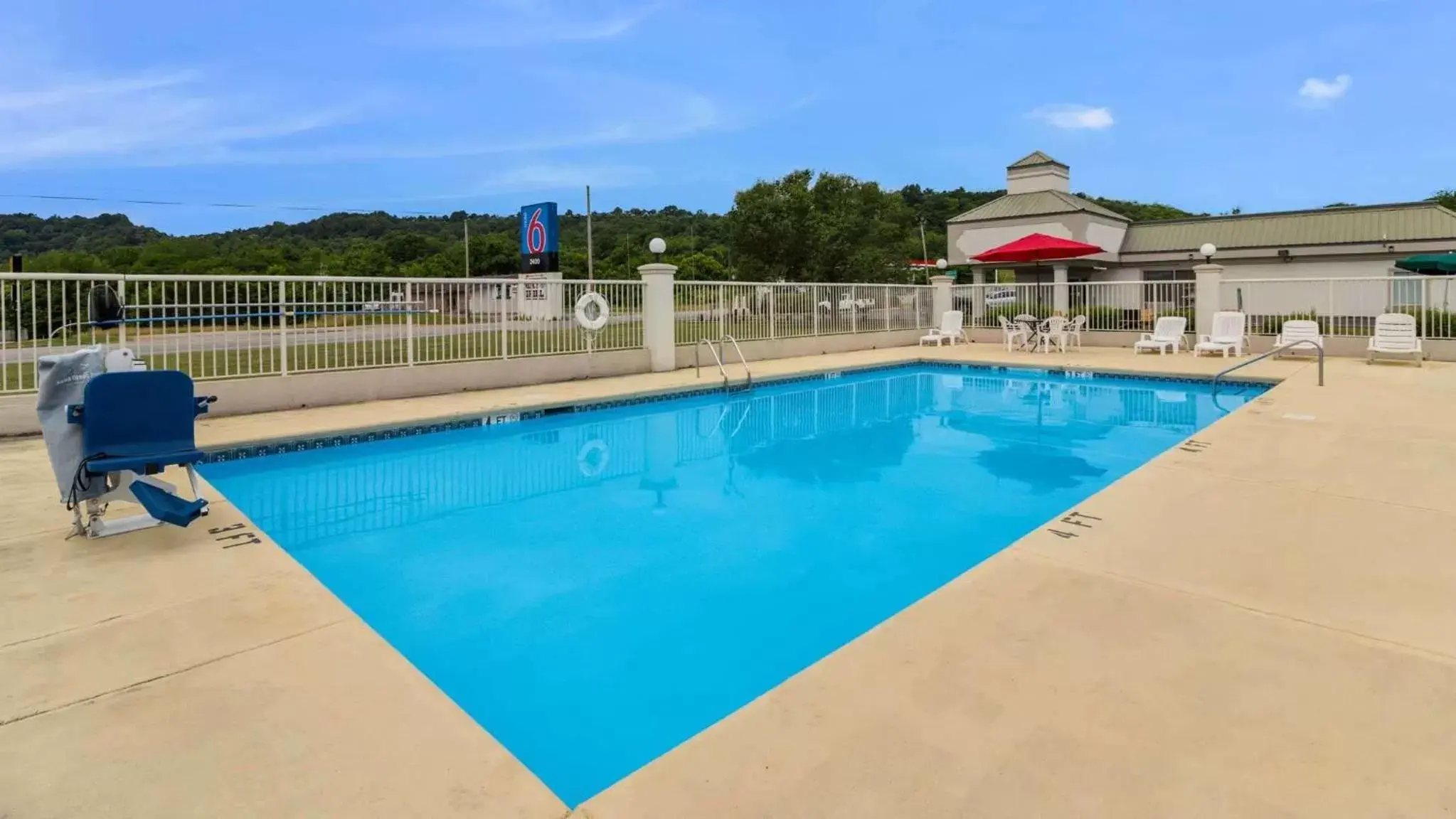 Pool view, Swimming Pool in Motel 6-Pulaski, TN