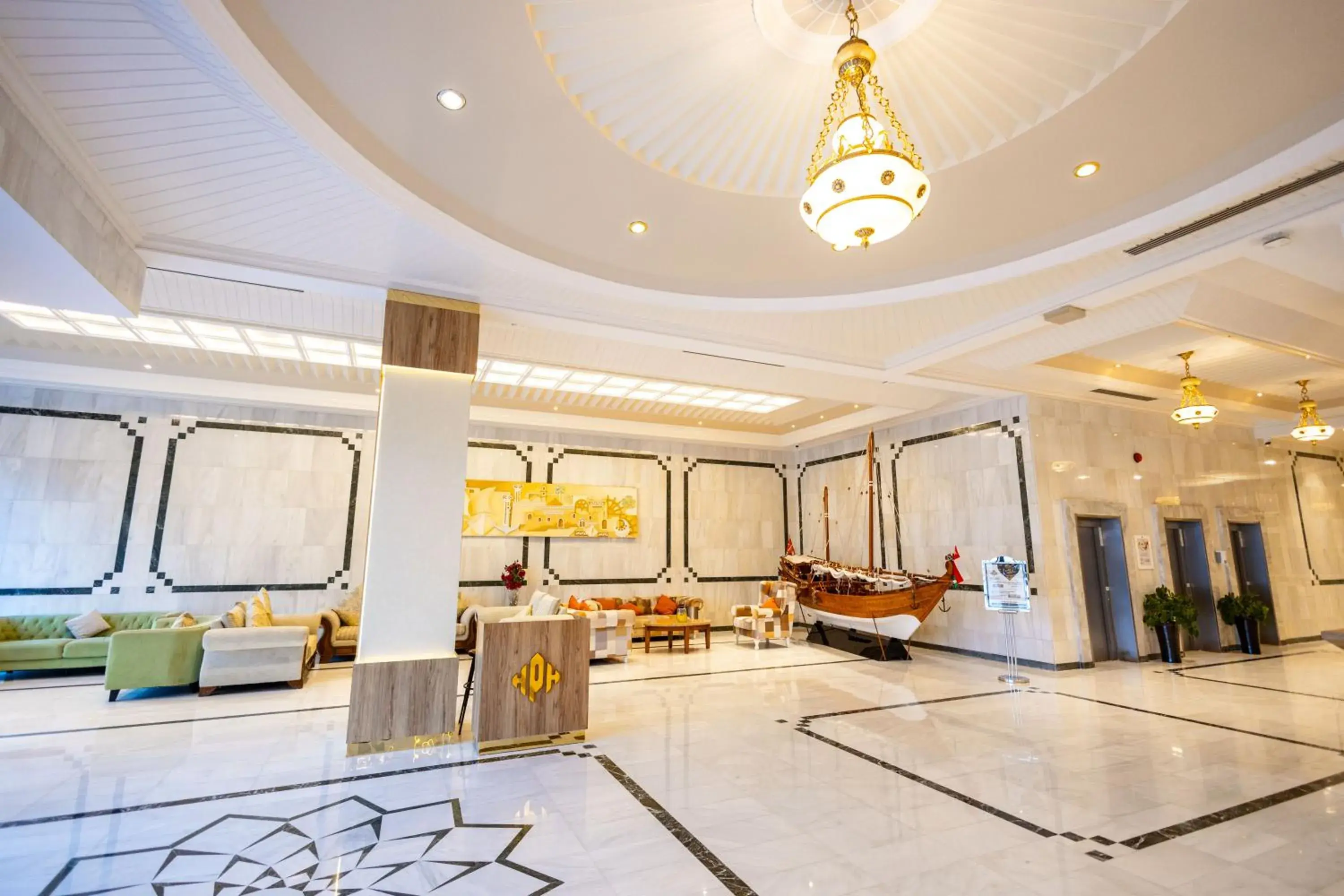 Lobby or reception in Hamdan Plaza Hotel Salalah, an HTG Hotel