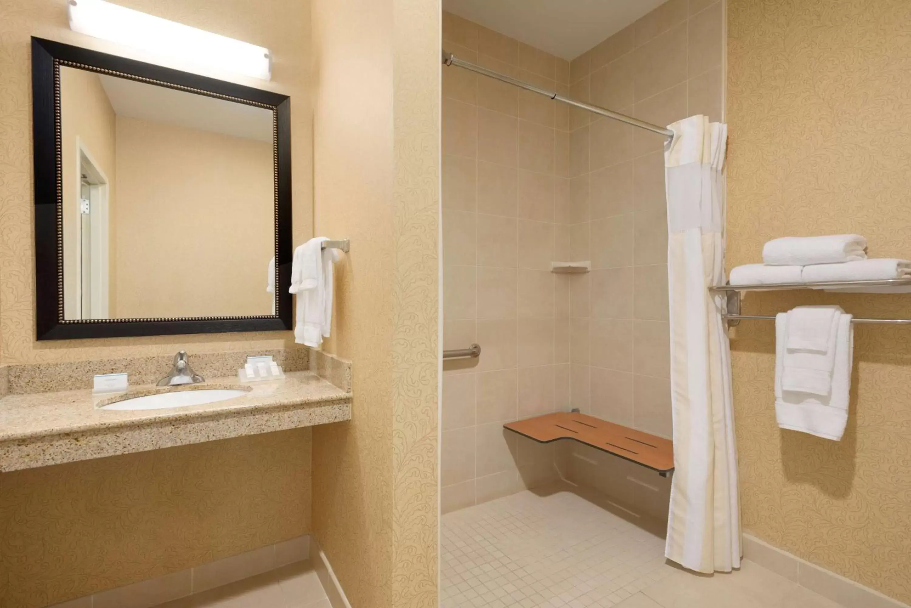 Bathroom in Hilton Garden Inn Palm Coast Town Center