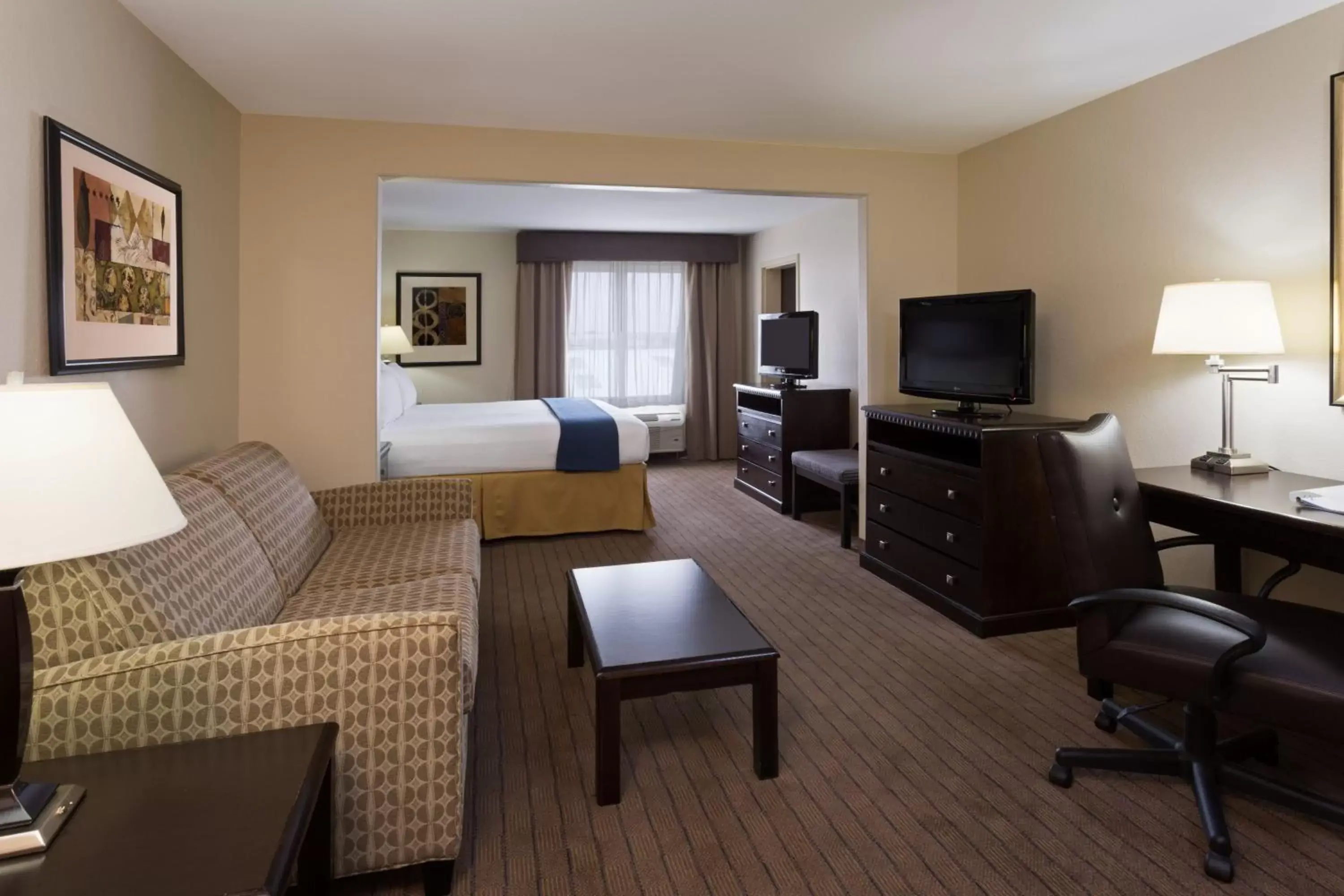 Photo of the whole room, Seating Area in Holiday Inn Express & Suites Moultrie, an IHG Hotel