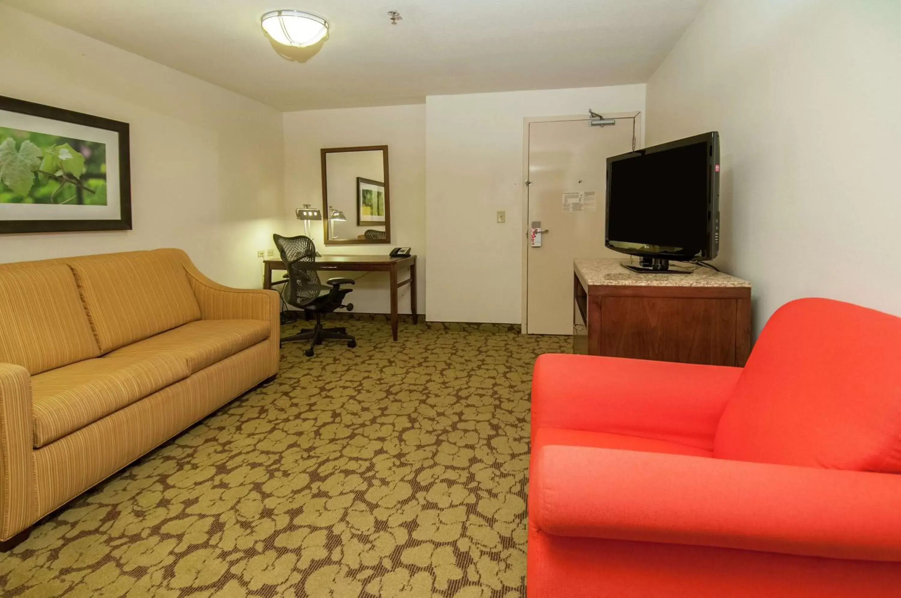 Bedroom, Seating Area in Hilton Garden Inn New Orleans Airport