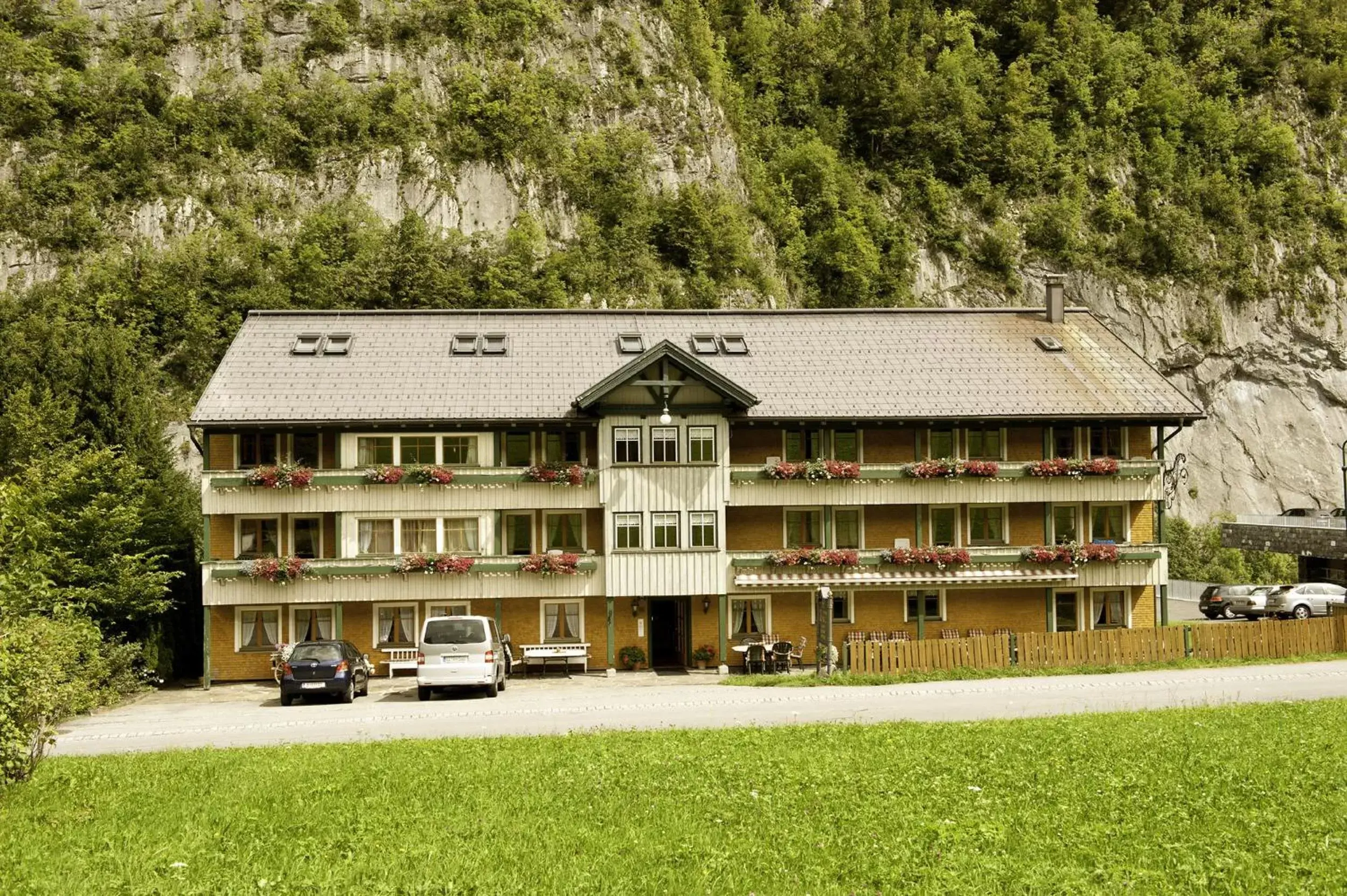 Facade/entrance, Property Building in Hotel Rössle