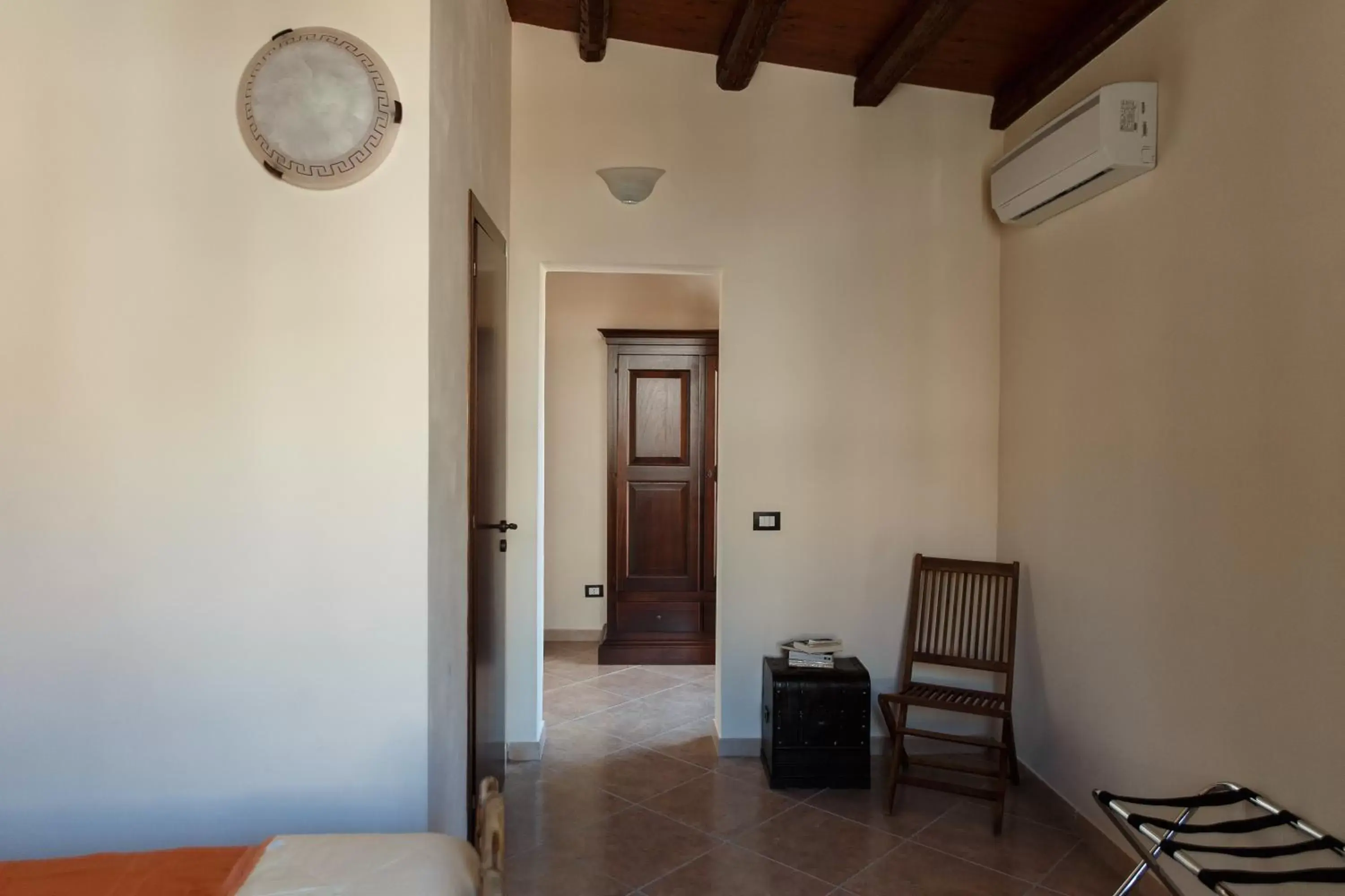 Bedroom, TV/Entertainment Center in B&B Batarà - "La Terrazza del Centro"