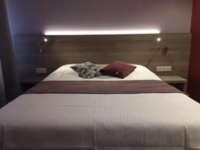 Bed in L'Hôtel des Bords de L'ill