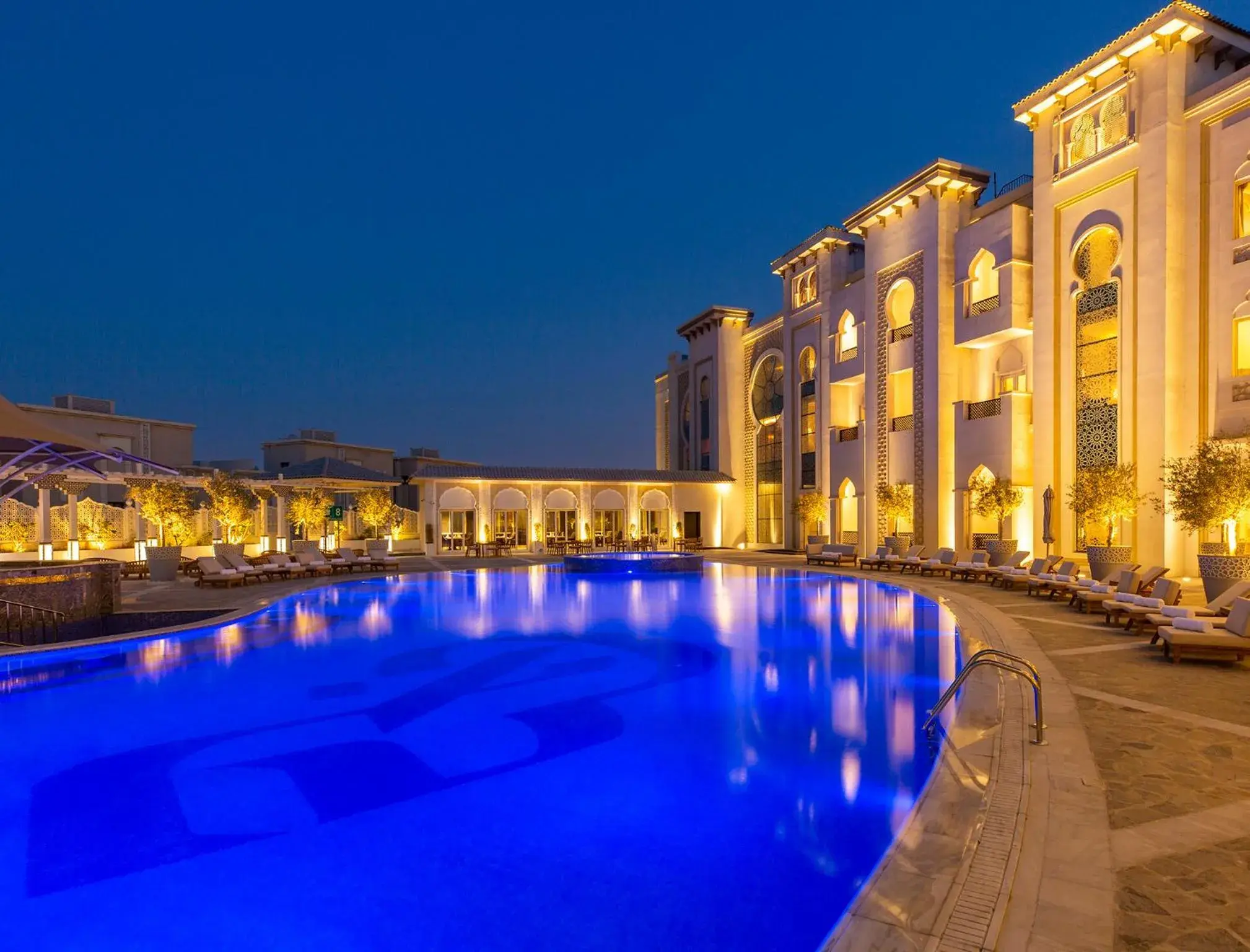 Swimming pool in Ezdan Palace Hotel Swimming pool in Ezdan Palace Hotel