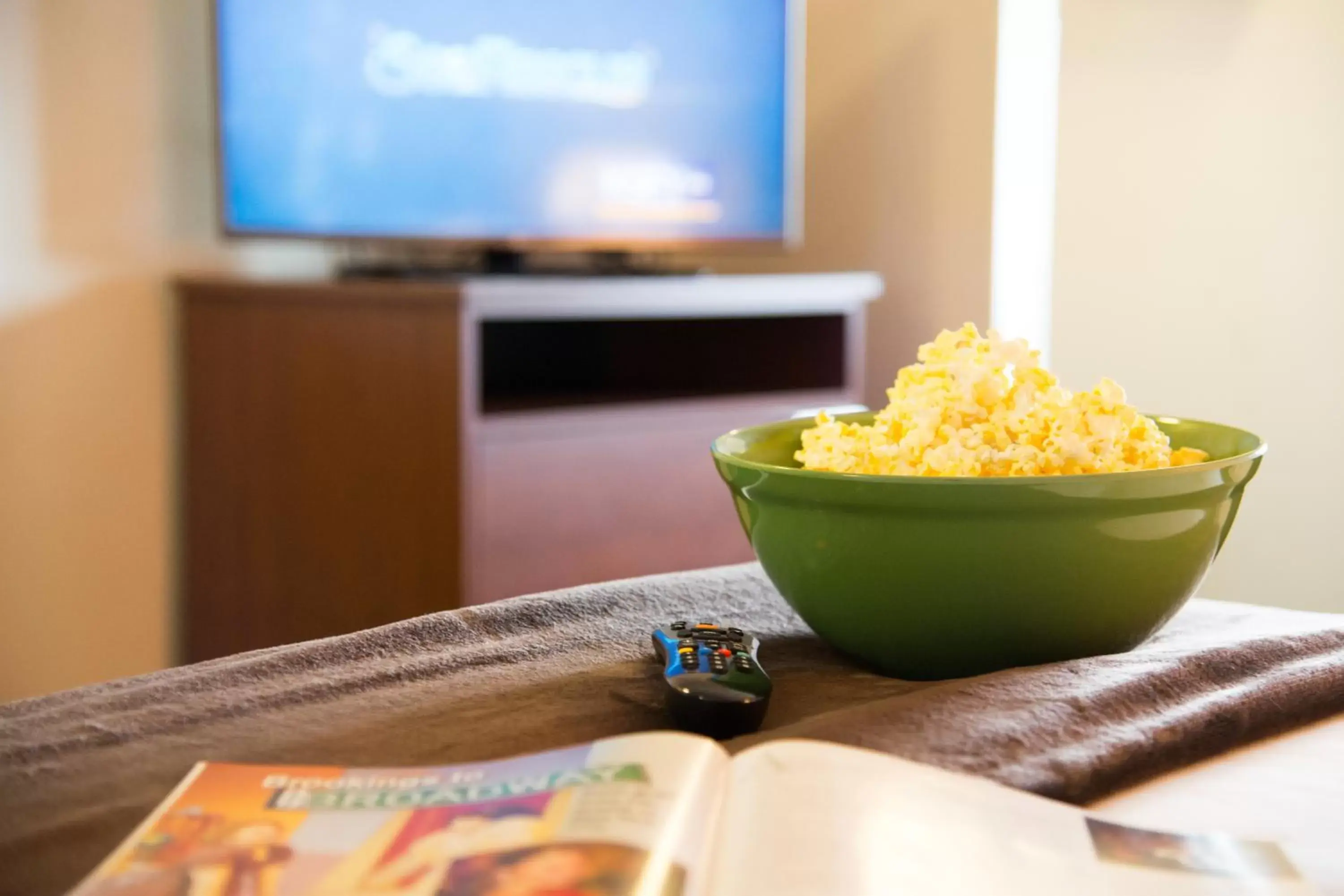 TV and multimedia, TV/Entertainment Center in My Place Hotel-Overland Park, KS