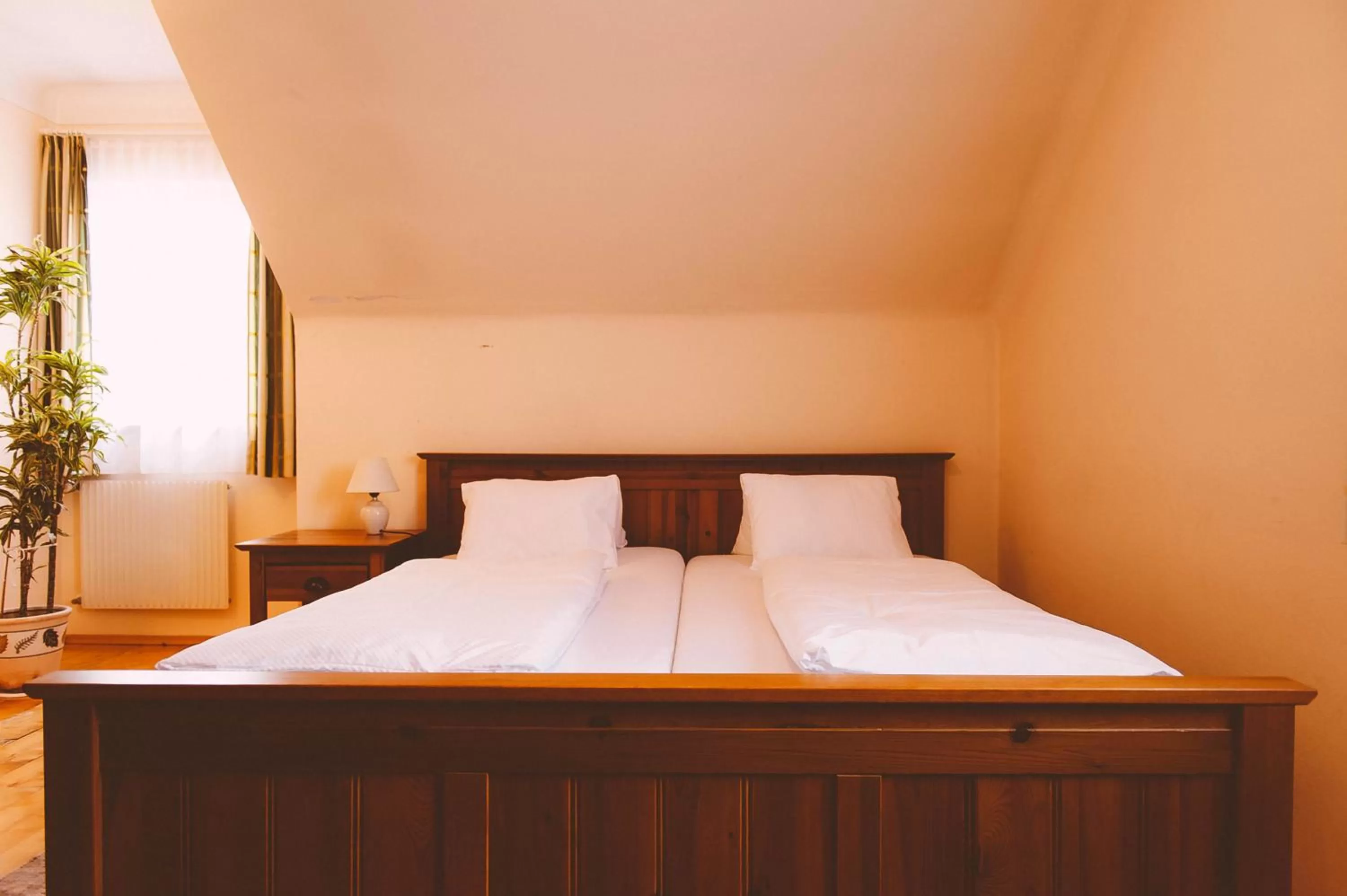 Bedroom, Bed in Schüdlbauer´s Hotel-Restaurant-Bar