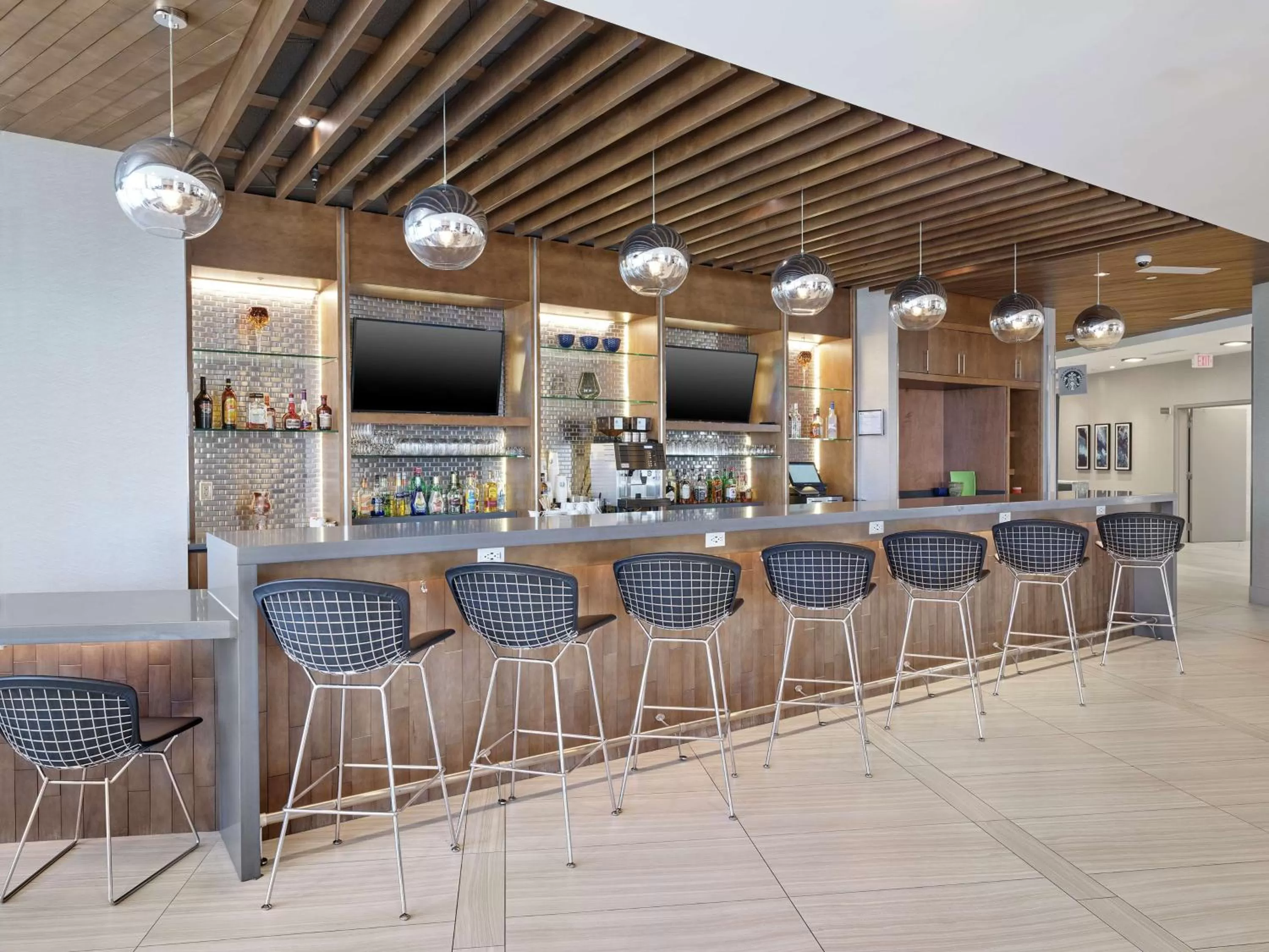 Lounge or bar in DoubleTree by Hilton Edmonton Downtown