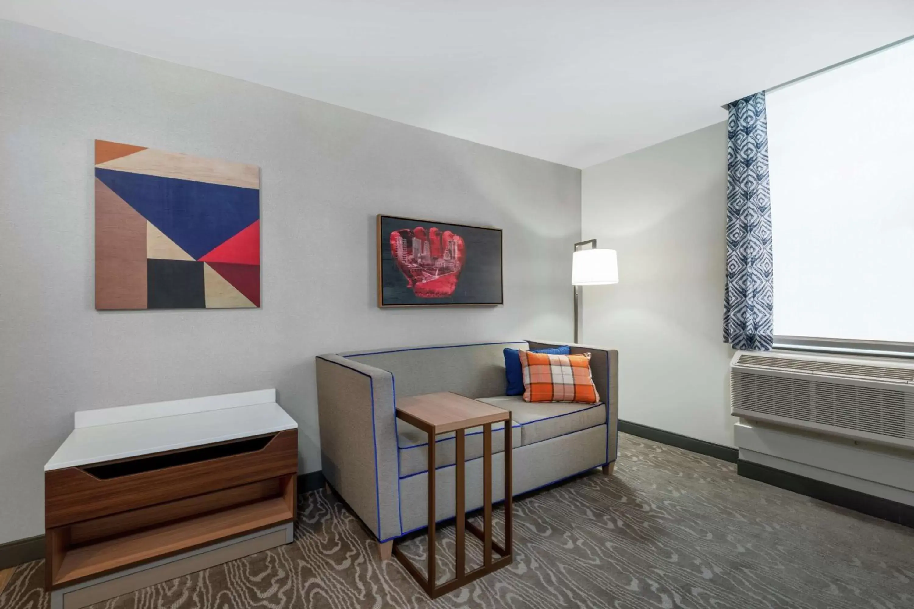 Living room, Seating Area in Hampton Inn & Suites Fort Wayne Downtown