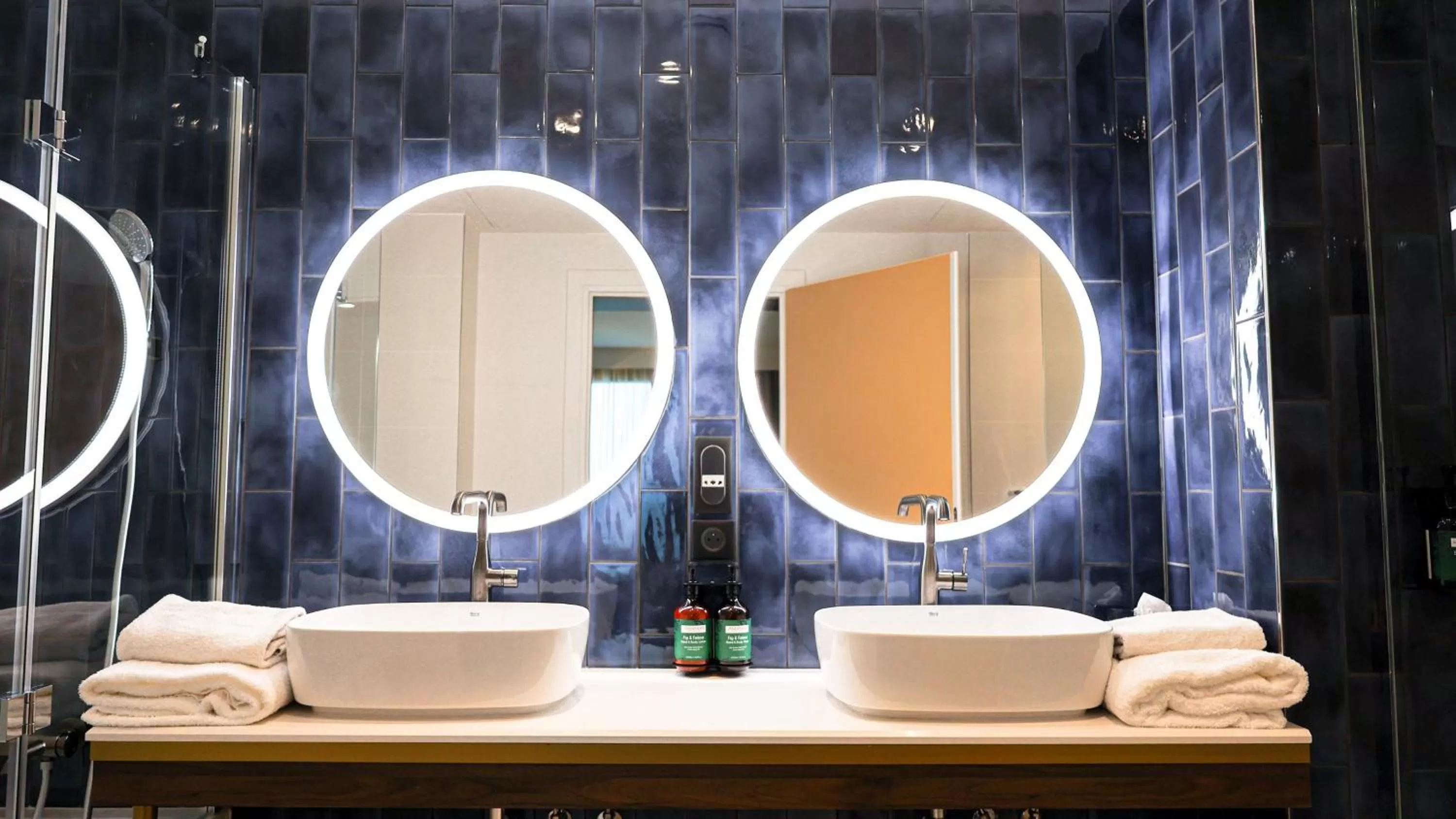 Photo of the whole room in Crowne Plaza - Nice - Grand Arenas by IHG