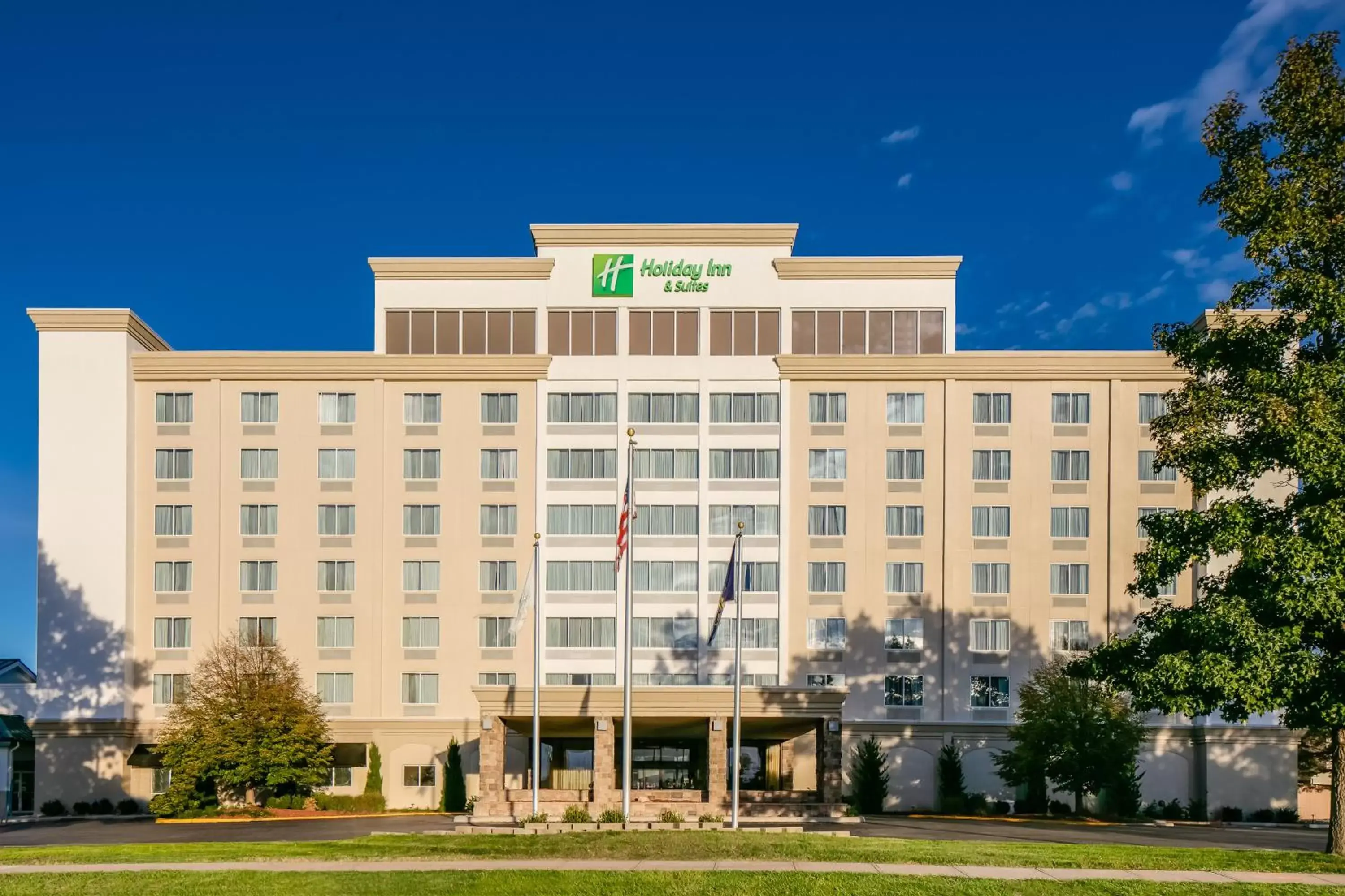 Property Building in Holiday Inn Hotel & Suites Overland Park-West, an IHG Hotel
