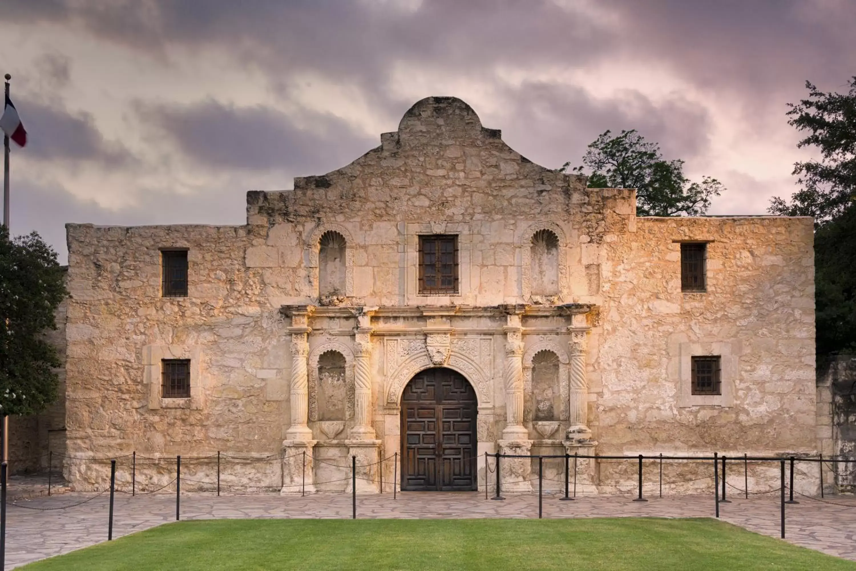 Nearby landmark, Property Building in Staybridge Suites San Antonio Downtown Convention Center, an IHG Hotel