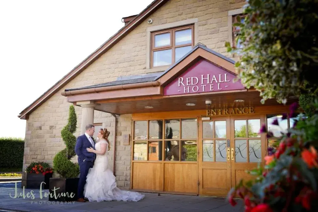 Facade/entrance in Red Hall Hotel Facade/entrance in Red Hall Hotel