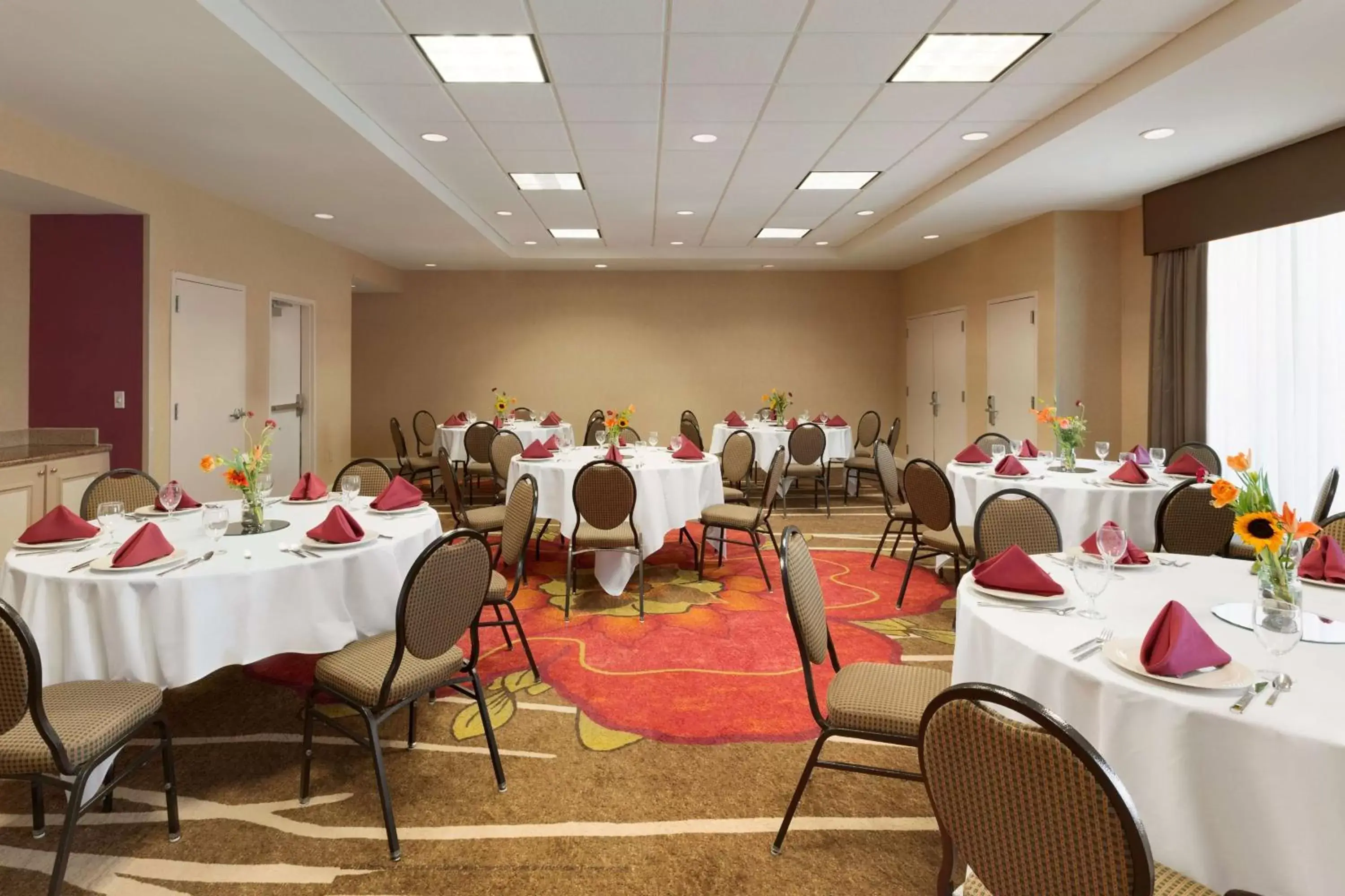 Meeting/conference room, Restaurant/Places to Eat in Hilton Garden Inn Fredericksburg