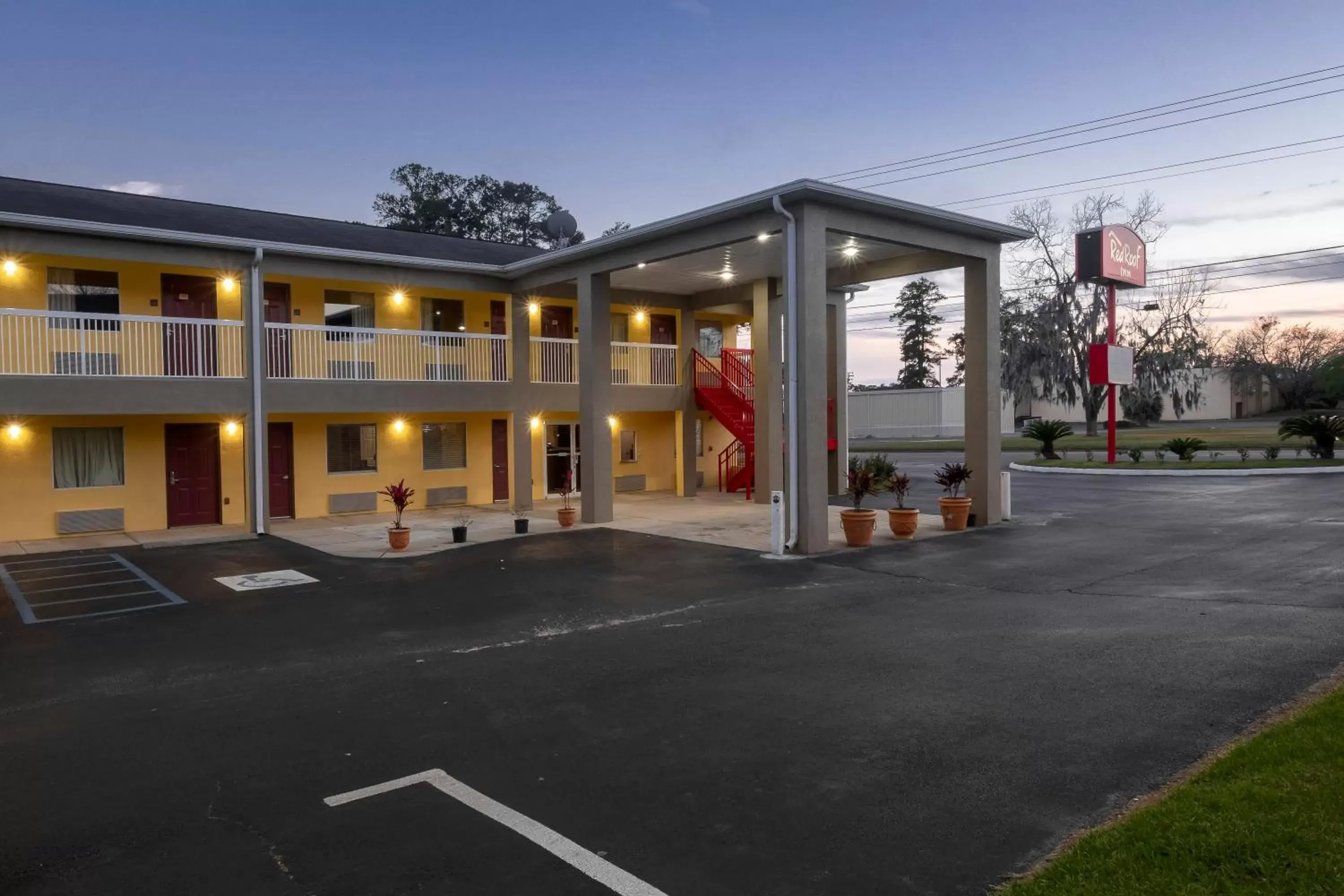 Facade/entrance, Property Building in Red Roof Inn Valdosta - University