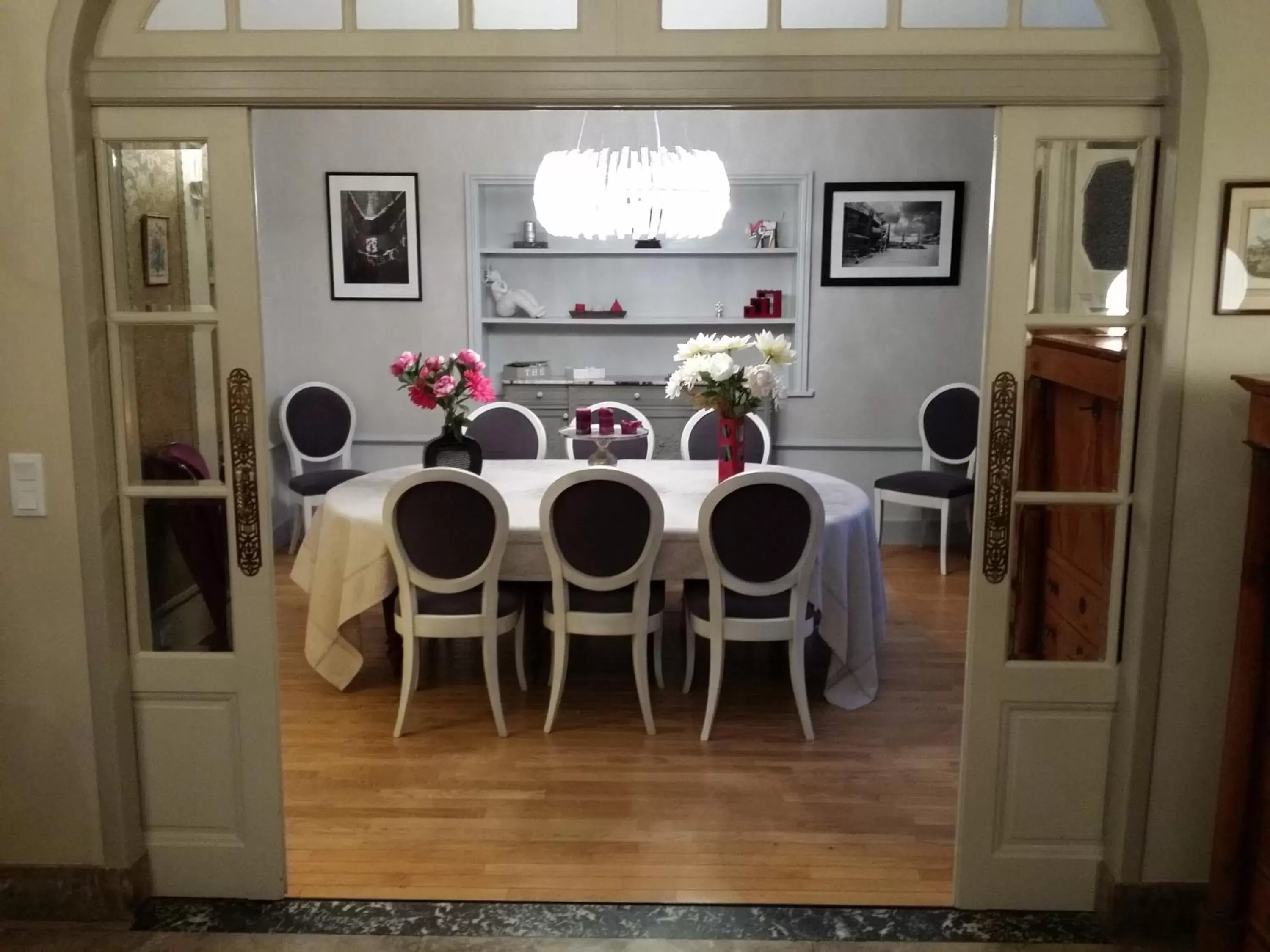 Facade/entrance, Dining Area in Le Castel Guesthouse