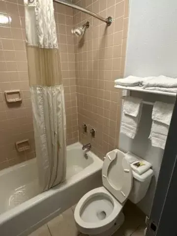 Bathroom in Homelodge Newnan