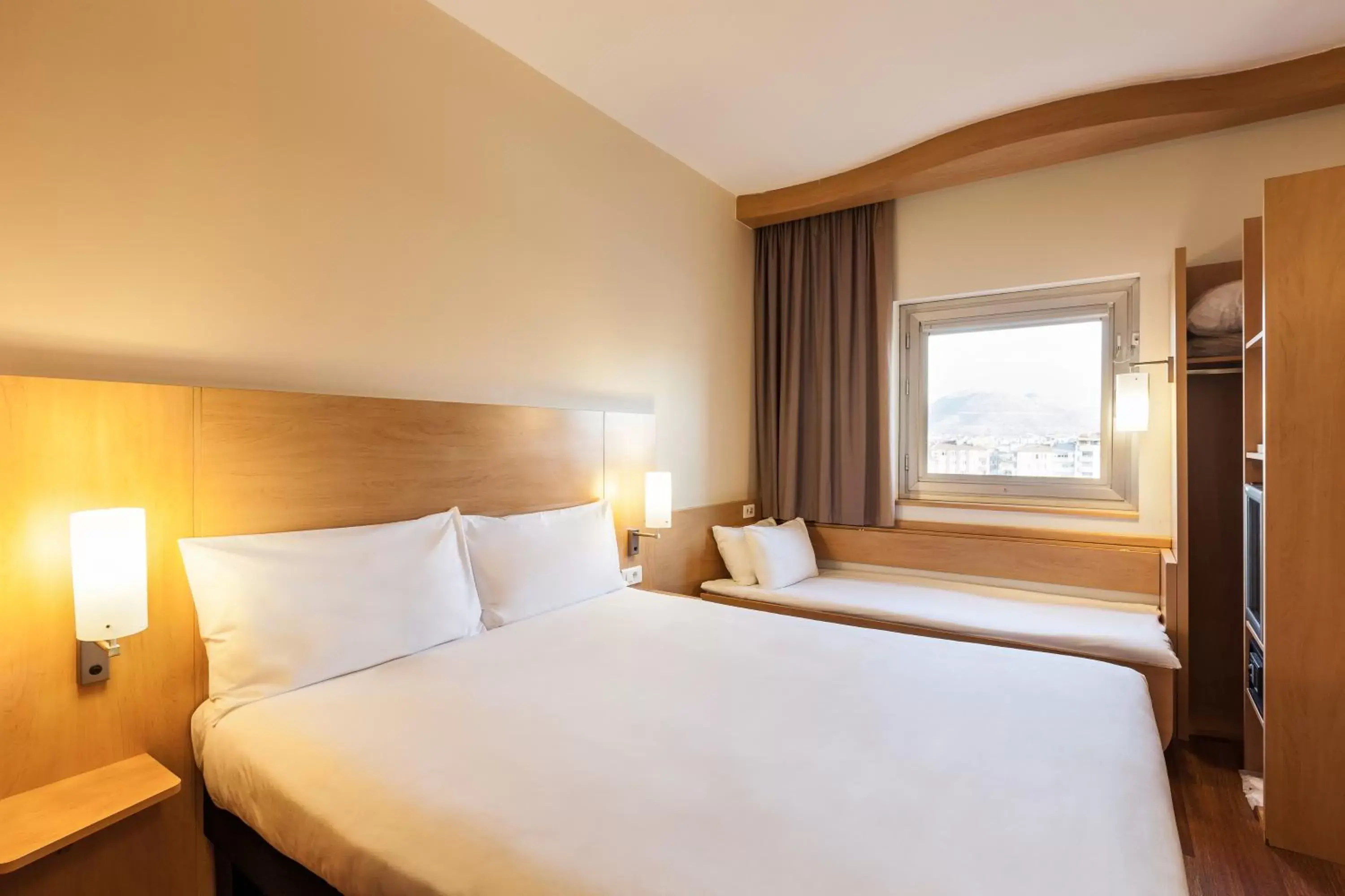 Photo of the whole room, Bed in ibis Antofagasta Photo of the whole room, Bed in ibis Antofagasta