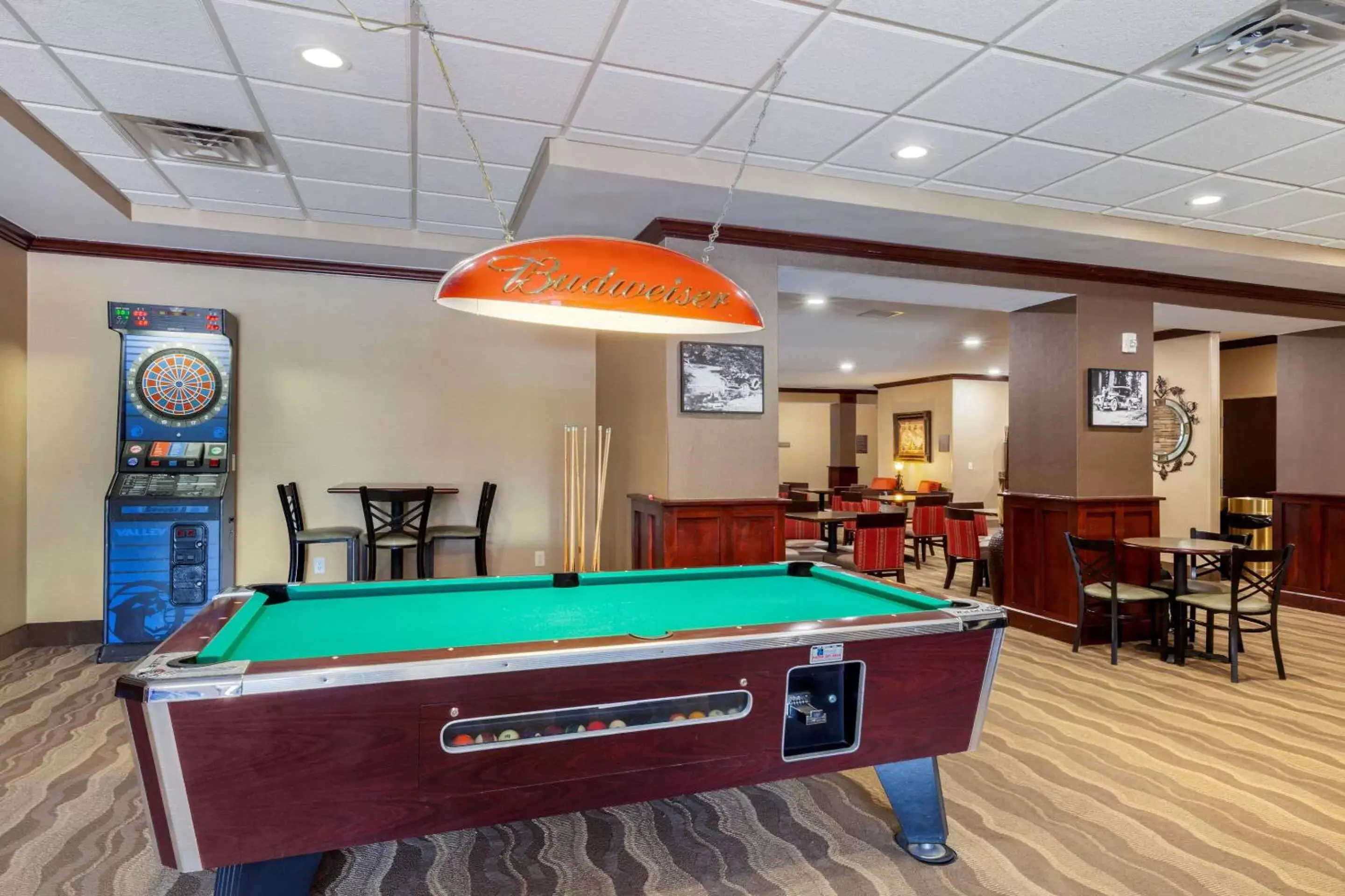 Restaurant/places to eat, Billiards in Comfort Inn Plover-Stevens Point