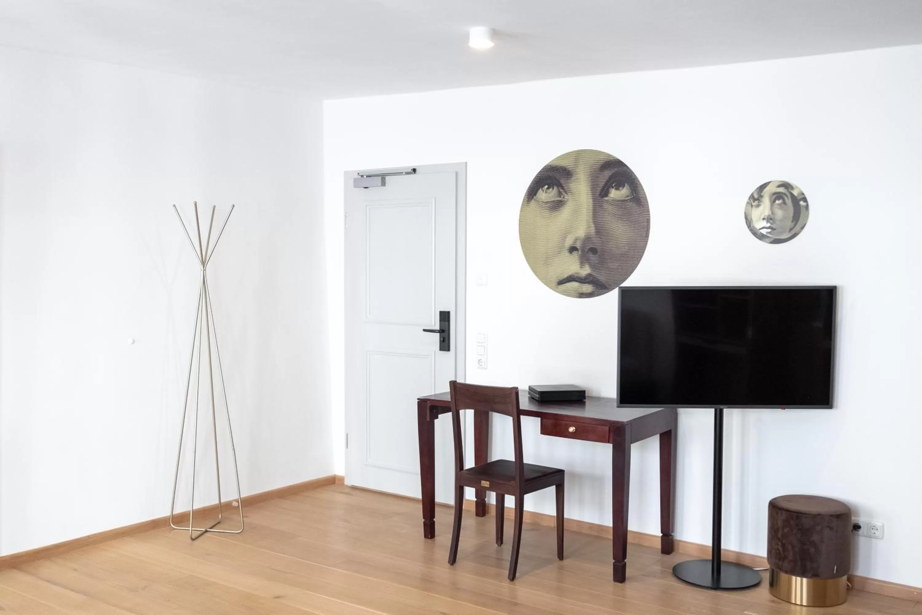 Seating area in ANA Living Augsburg City Center by Arthotel ANA - Self-Service-Hotel