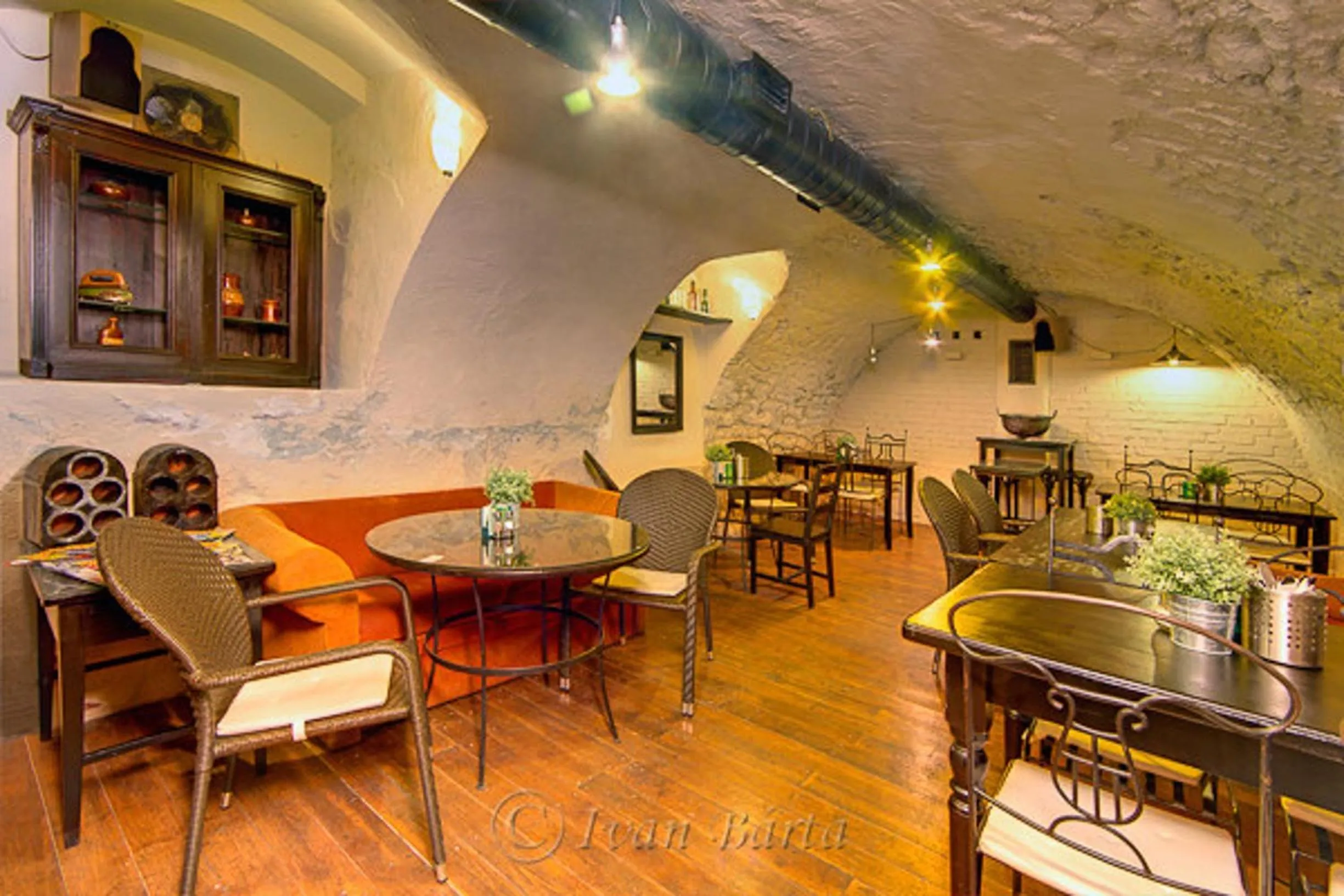 Business facilities in U Schnellu