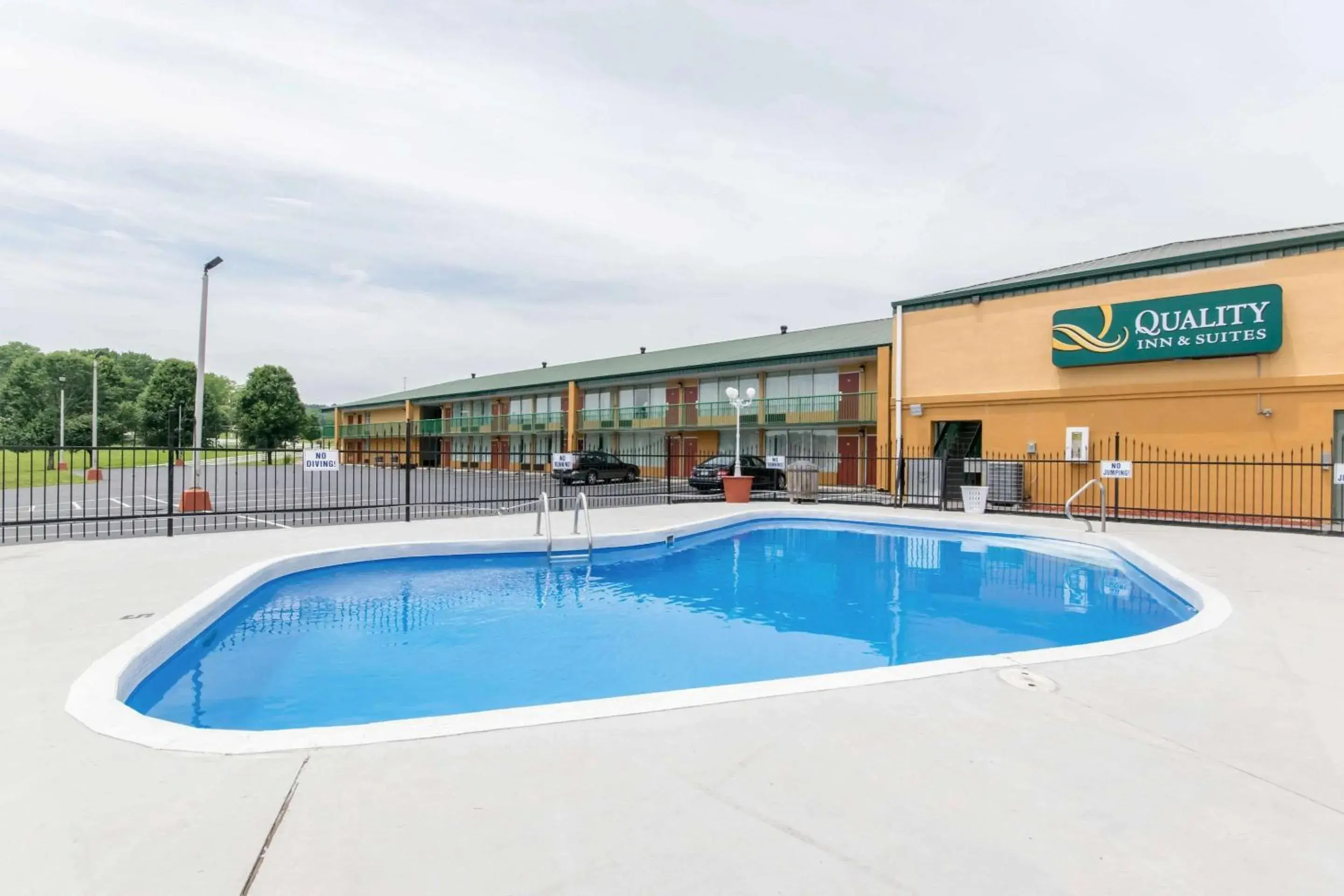 On site, Swimming Pool in Quality Inn & Suites - Horse Cave