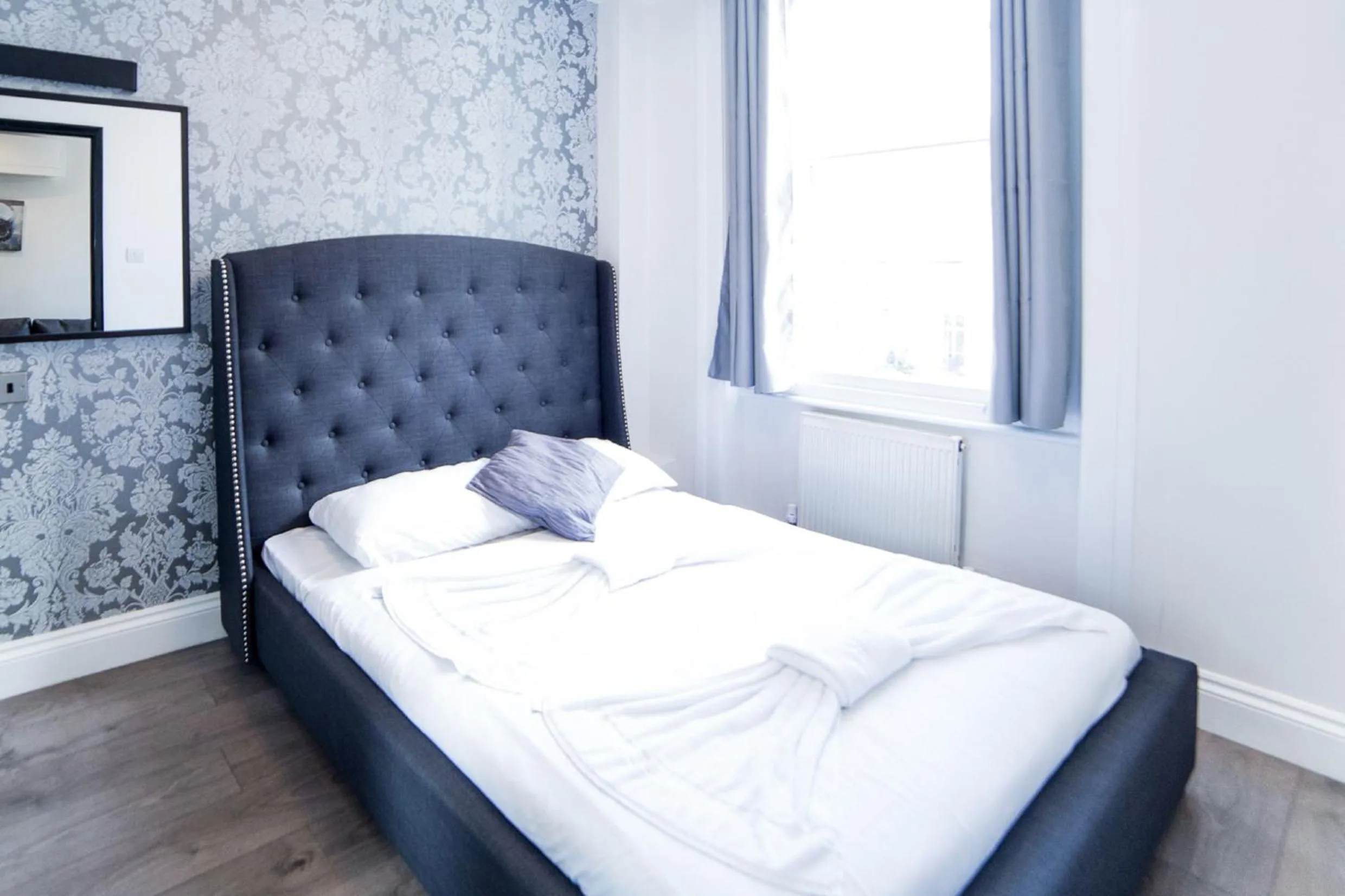 Dining area, Bed in Imperial Court Suites