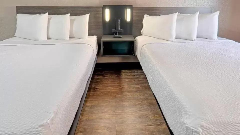 Bedroom, Bed in Motel 6-Lancaster, CA