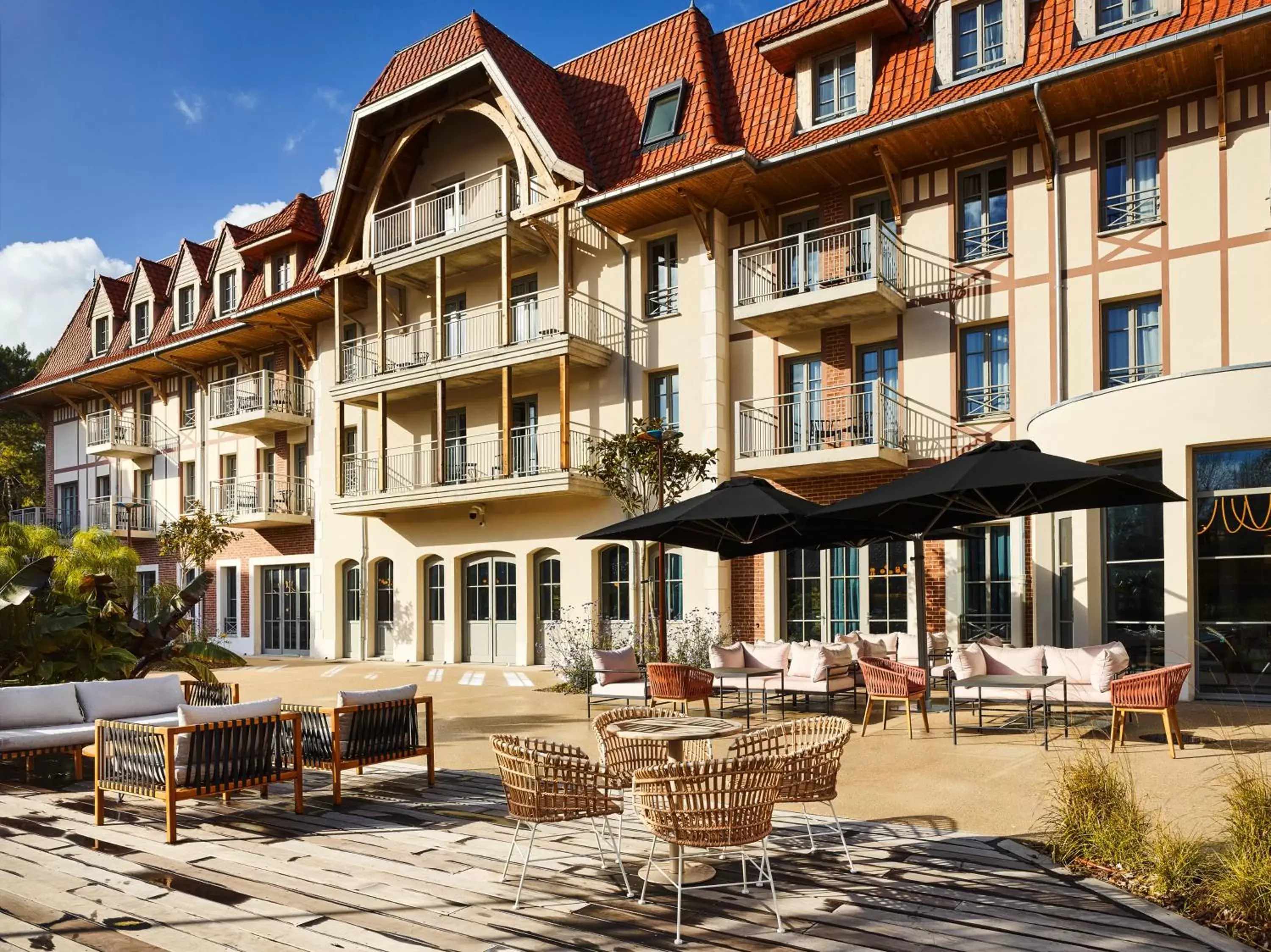 Patio, Property Building in Mercure Hôtel Le Touquet