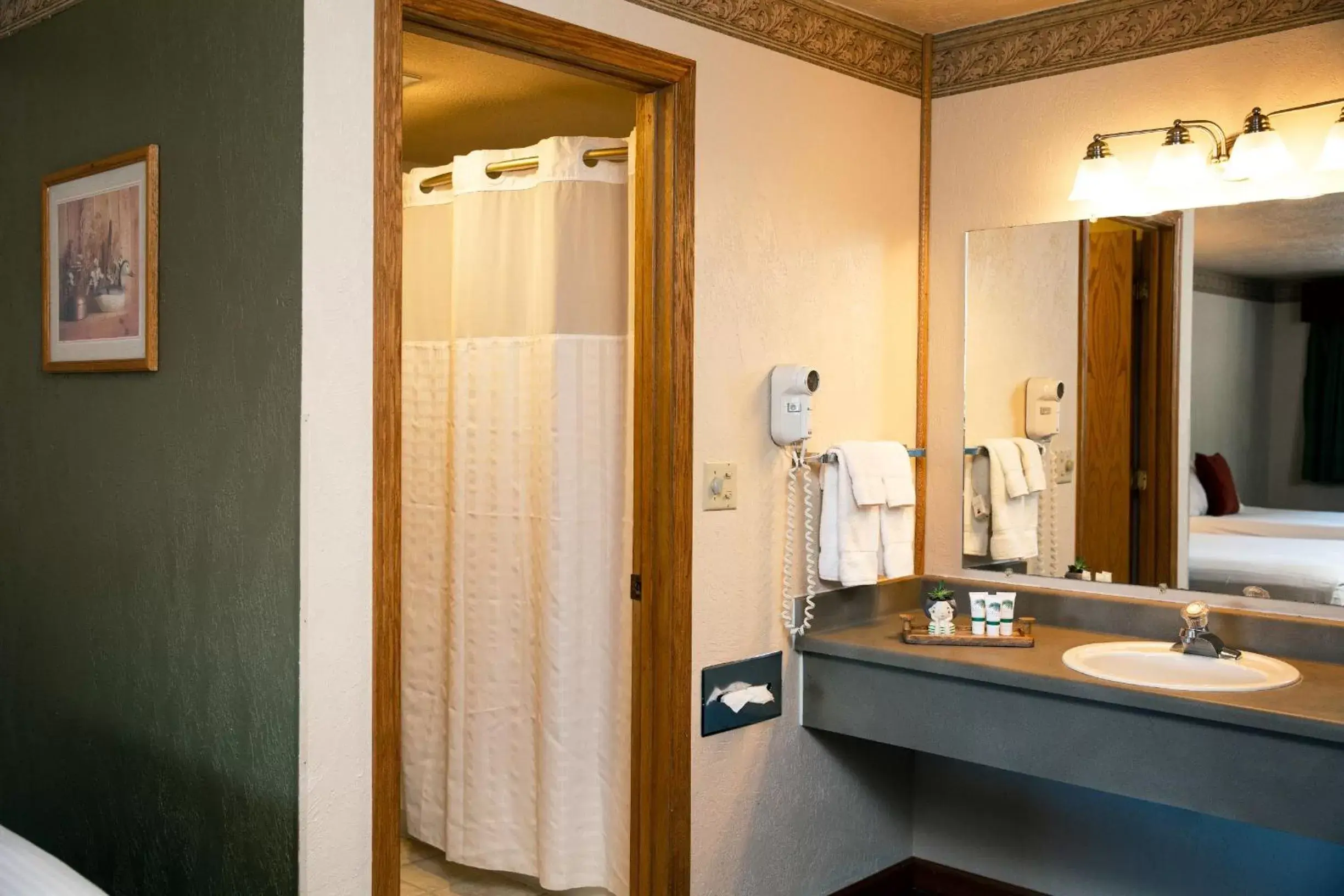 Superior Queen Room with Two Queen Beds in Timbers Motel Superior Queen Room with Two Queen Beds in Timbers Motel