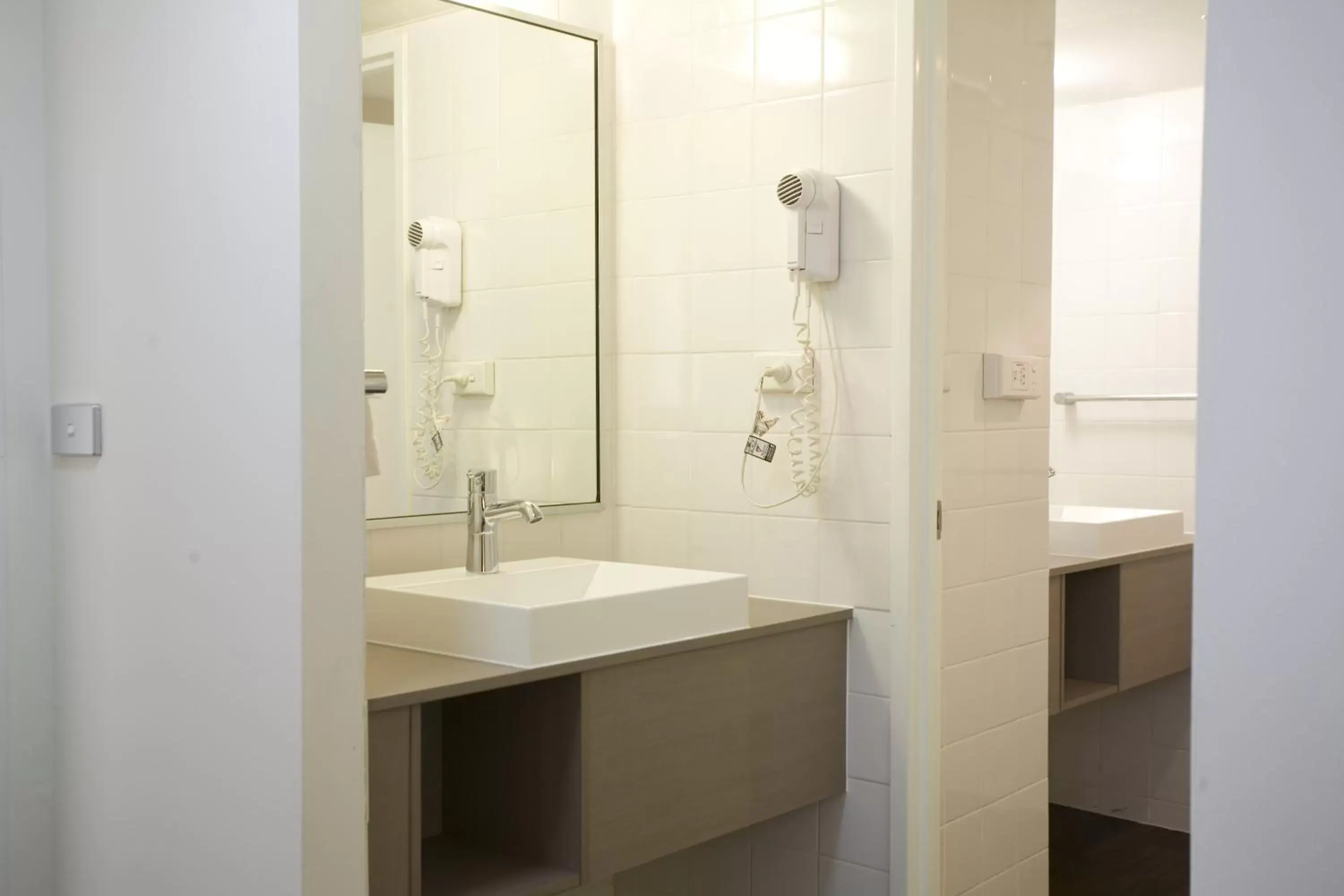 Shower, Bathroom in ibis Melbourne Hotel and Apartments