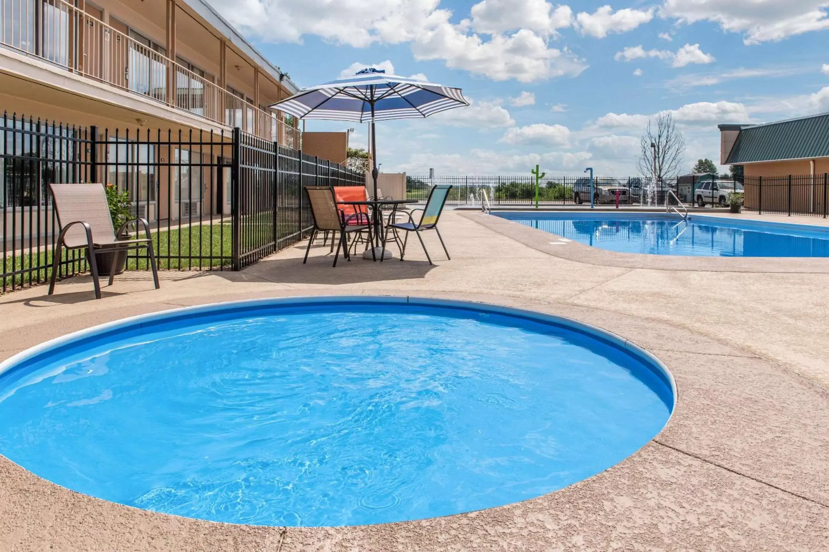 On site, Swimming Pool in Quality Inn Huntingburg