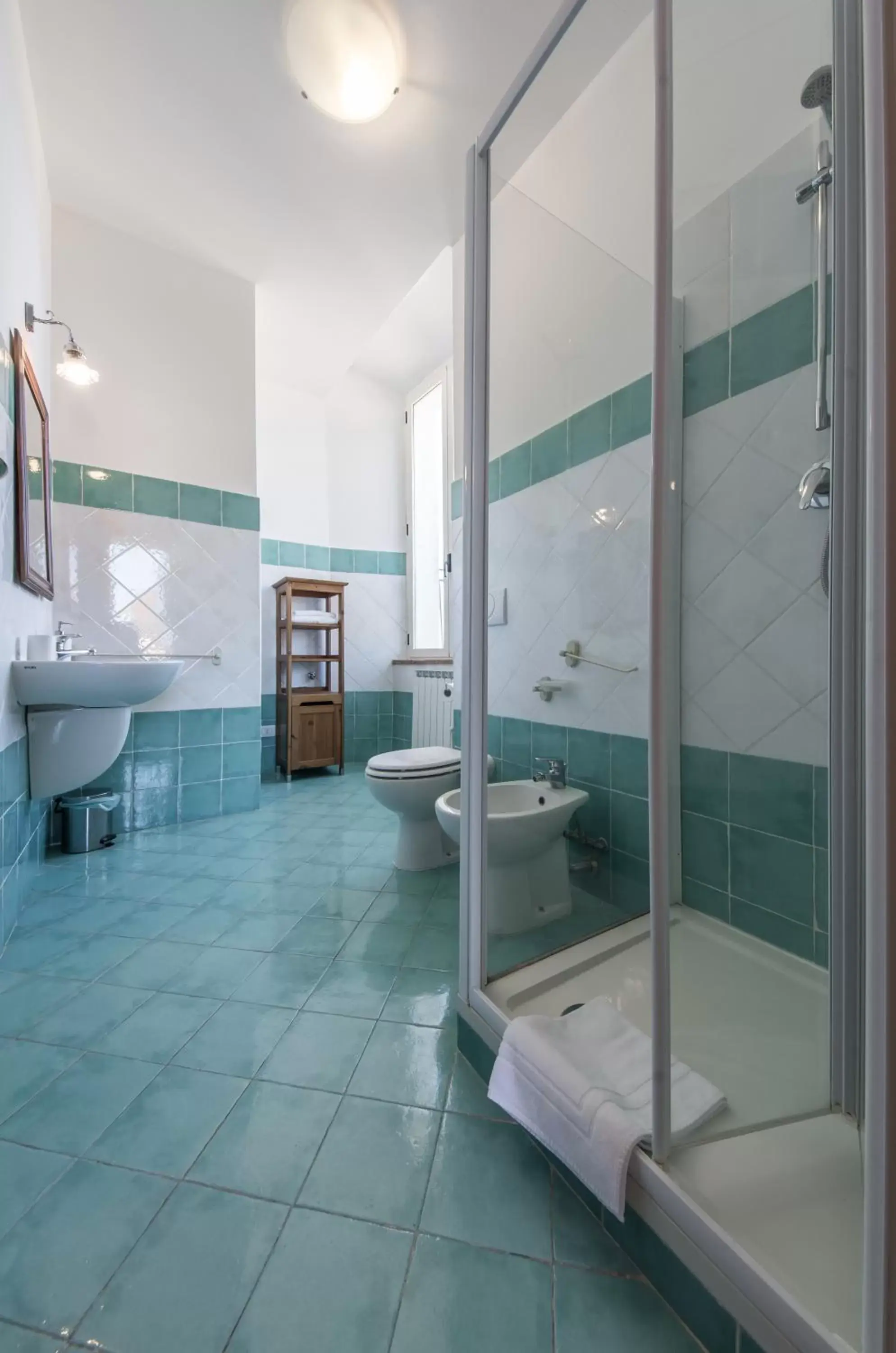 Shower, Bathroom in I Terzi Di Siena - Rooms Only