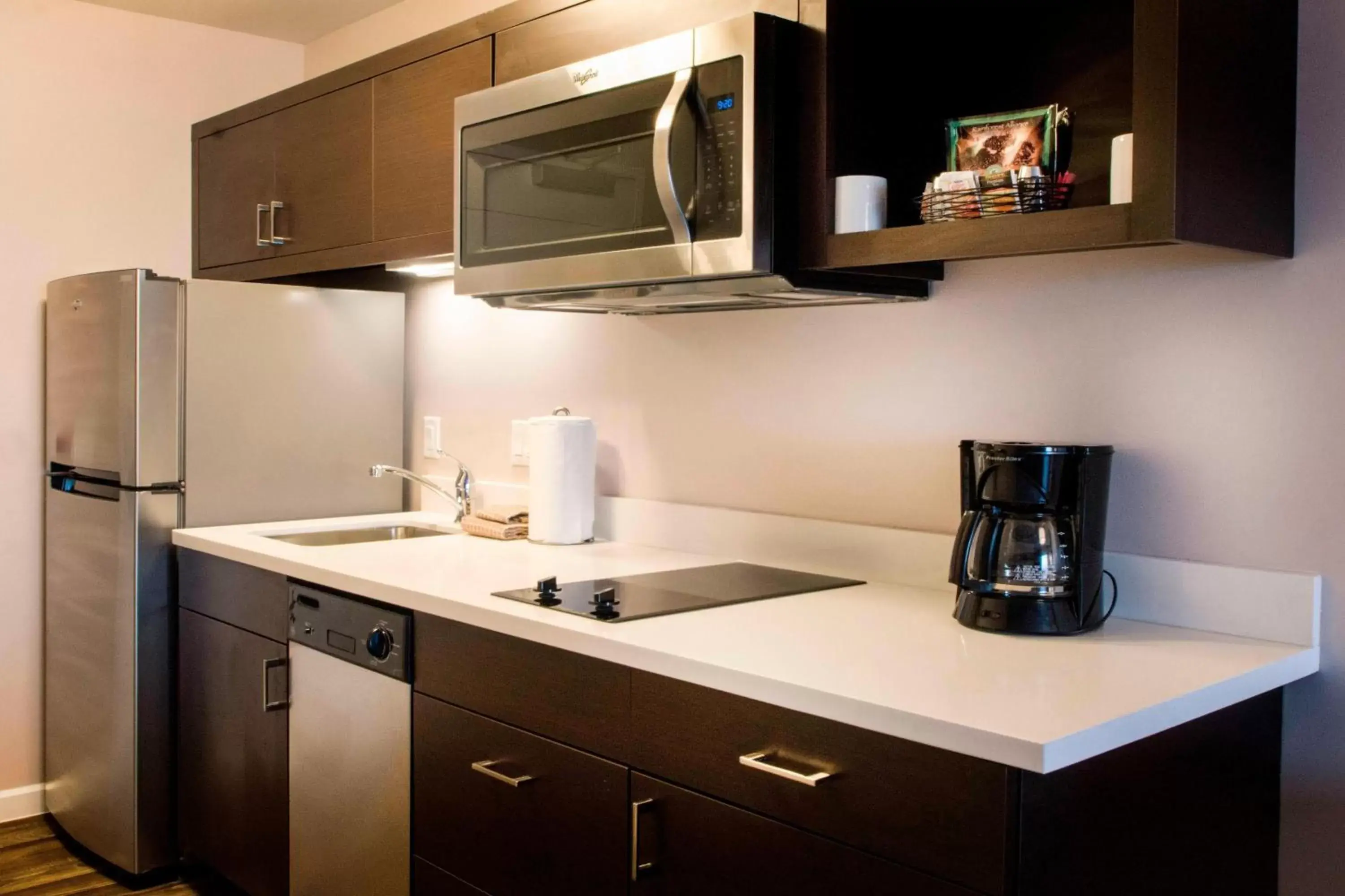 Kitchen or kitchenette, Kitchen/Kitchenette in TownePlace Suites by Marriott Pittsburgh Cranberry Township