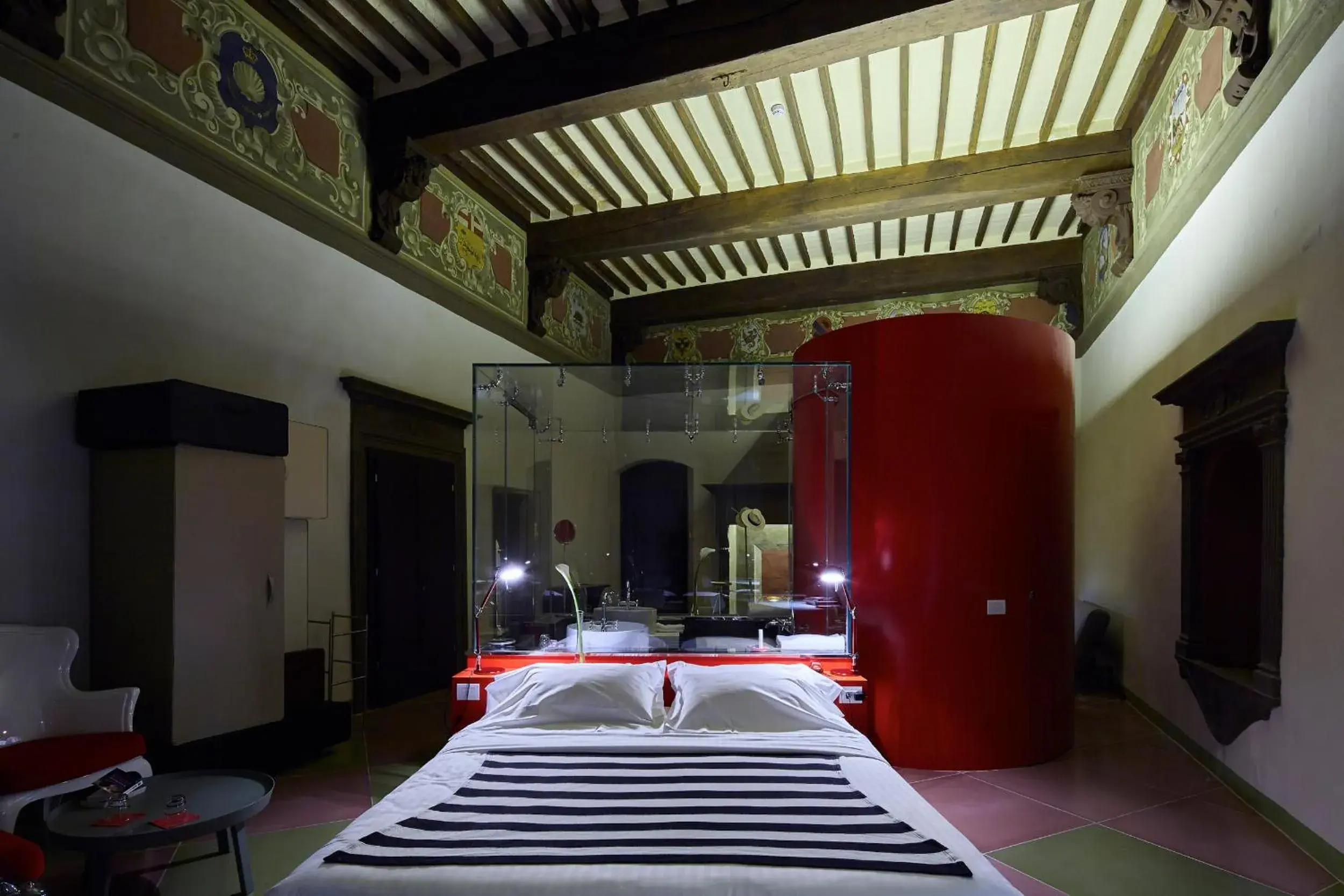 Bed in Palazzetto Rosso - Art Hotel