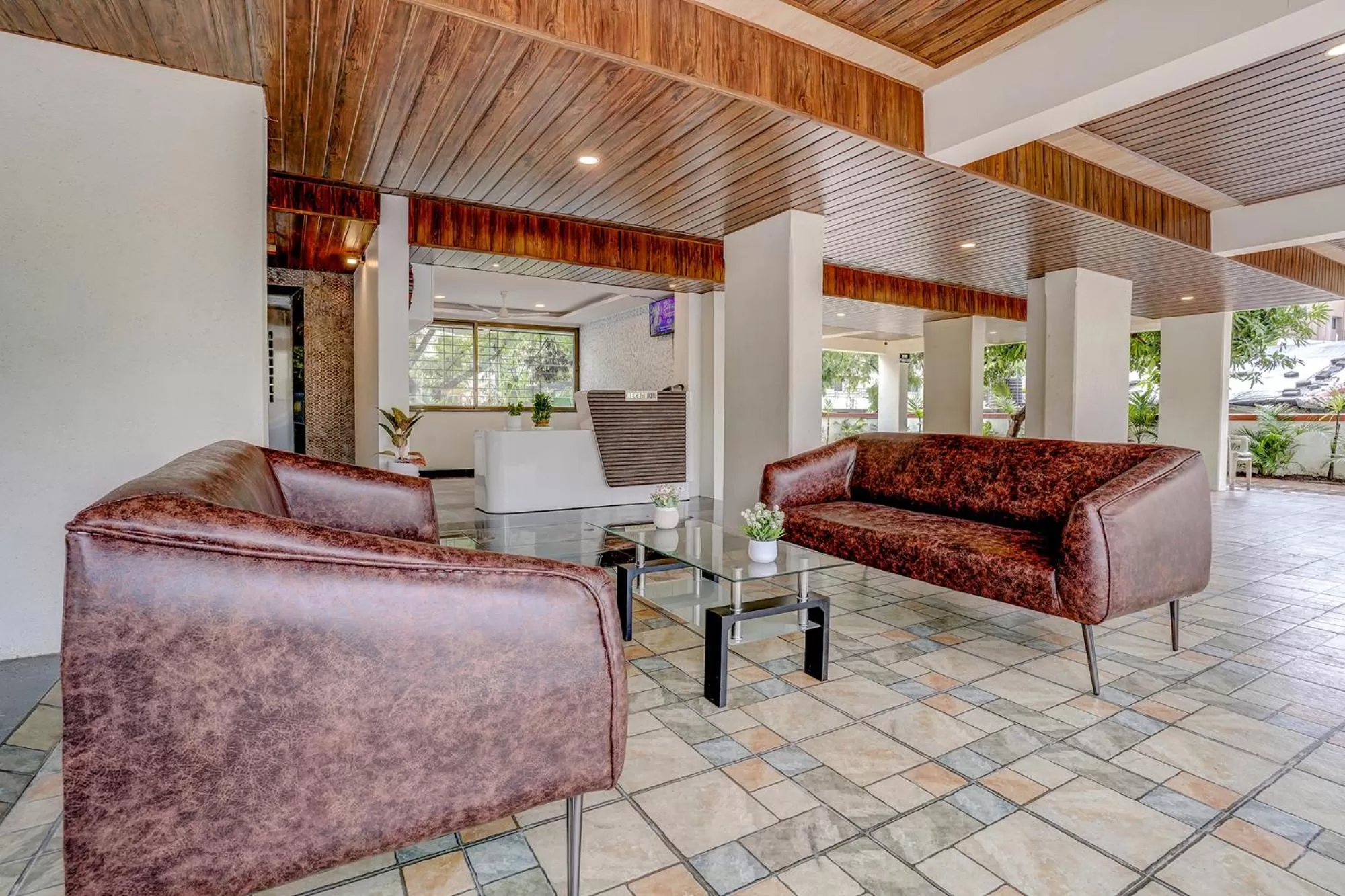 Lobby or reception in FabHotel Crystal Homes - nr Rajaram Bhiku stadium