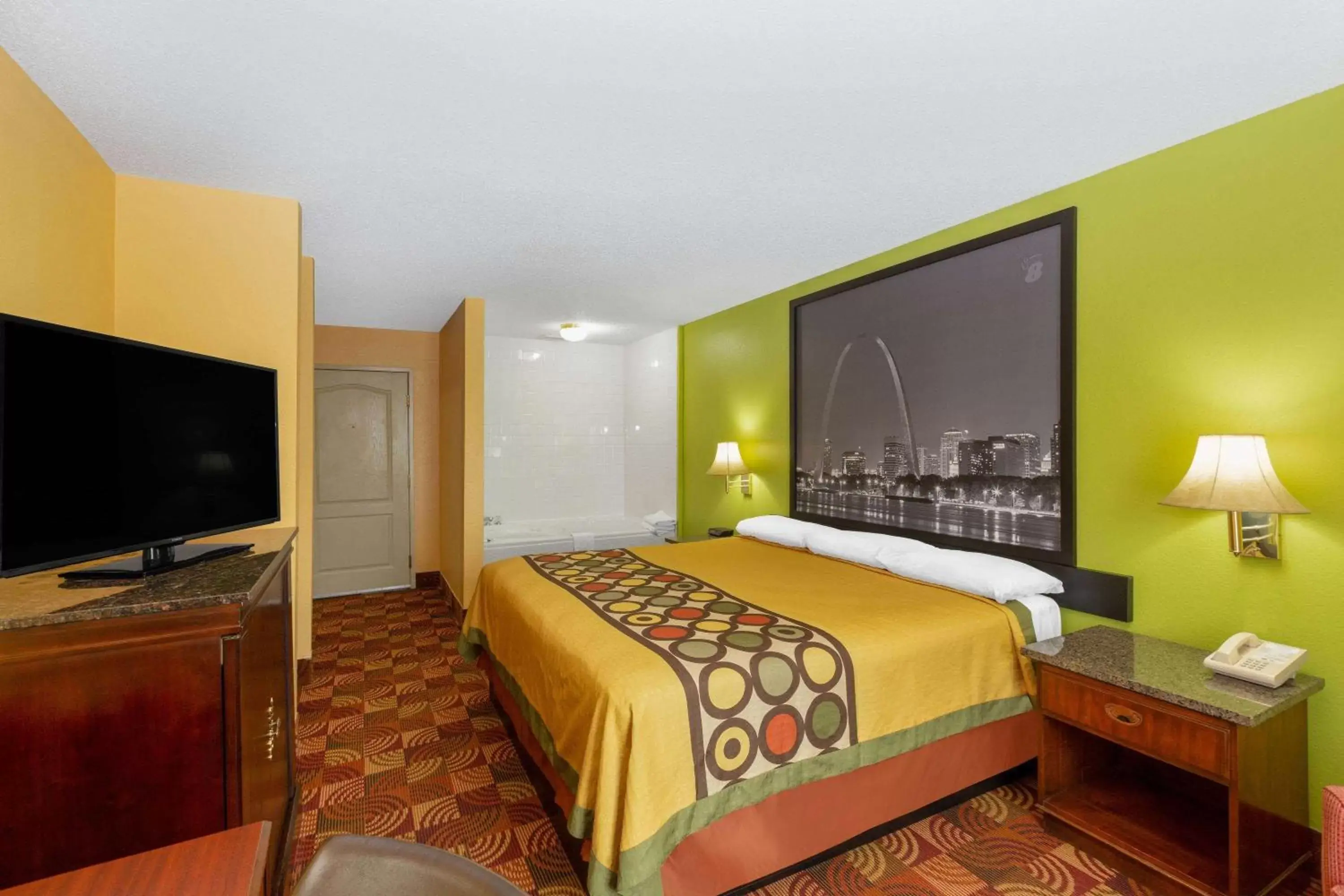 Photo of the whole room, Bed in Super 8 by Wyndham Lake of the Ozarks