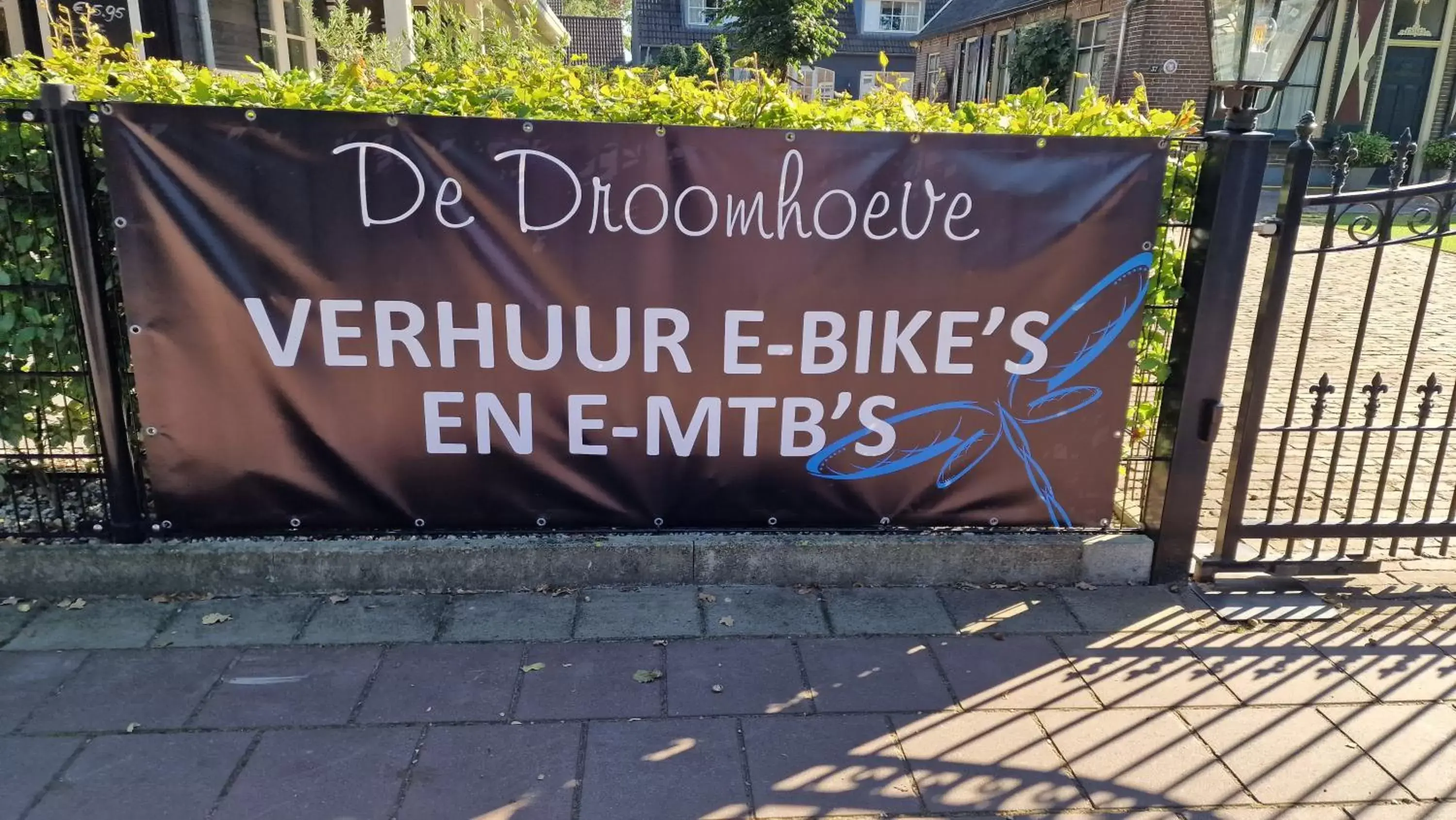 Cycling, Property Logo/Sign in B&B De Droomhoeve