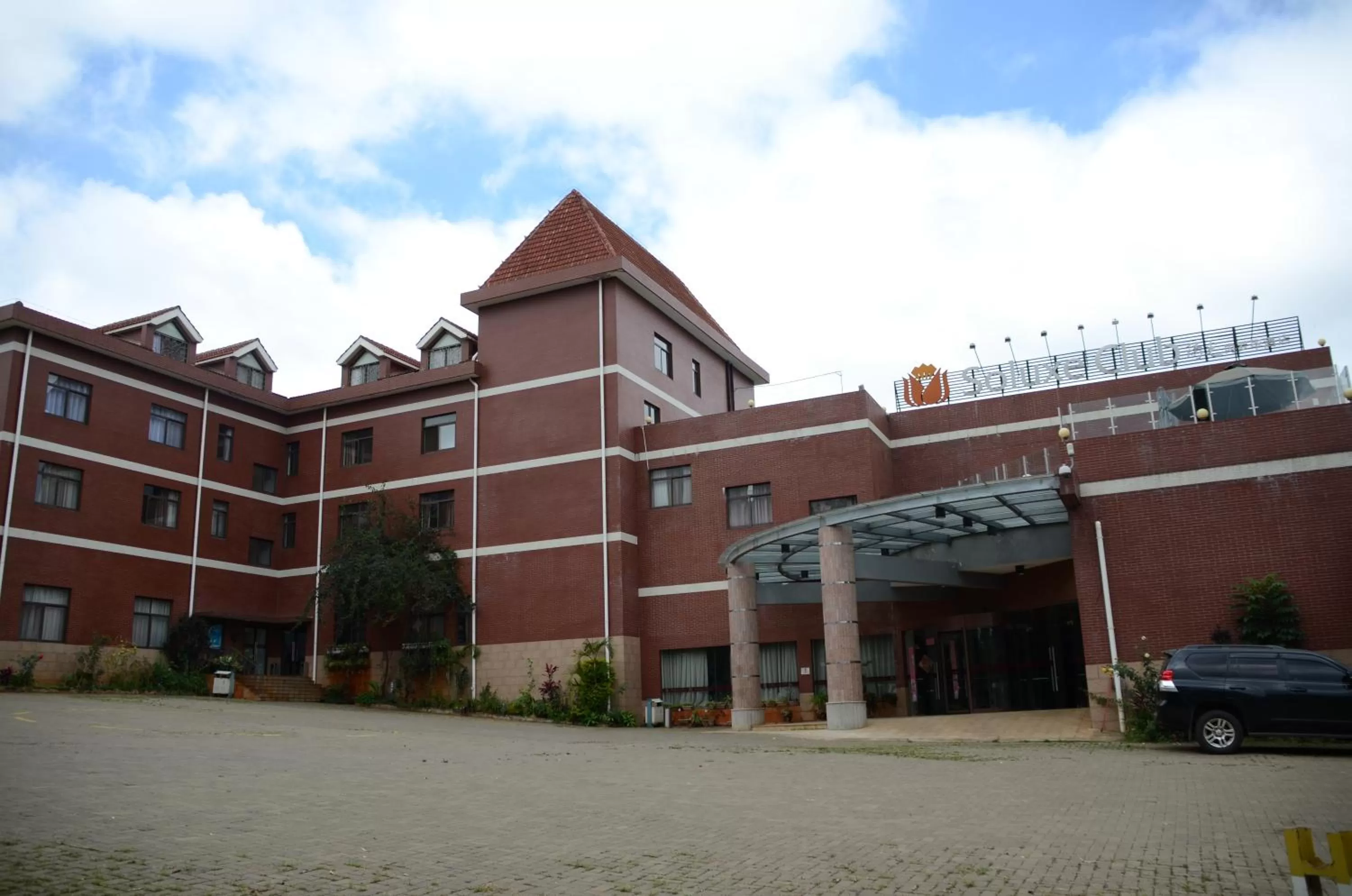 Soluxe Club International Hotel