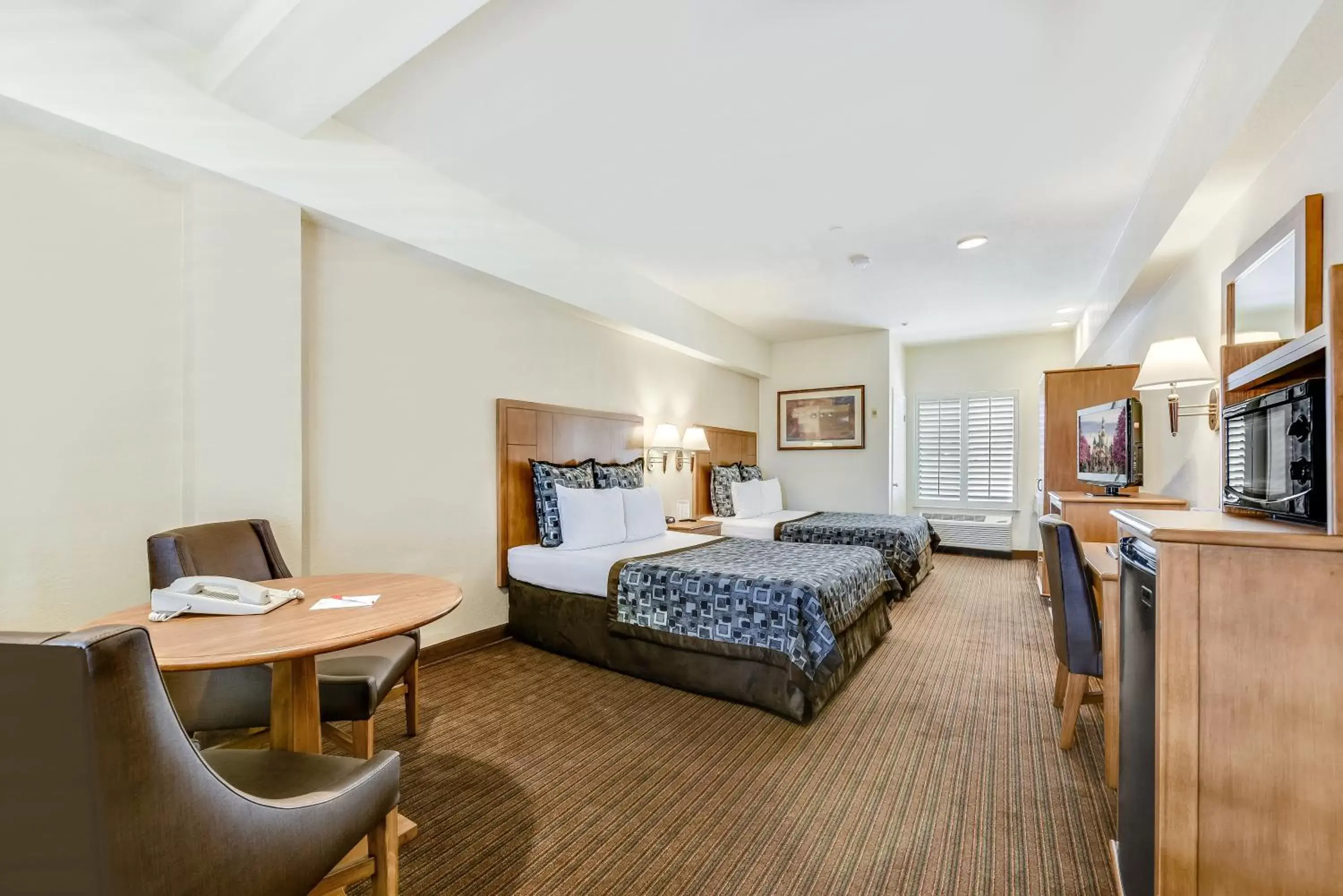 Photo of the whole room in Anaheim Desert Inn & Suites