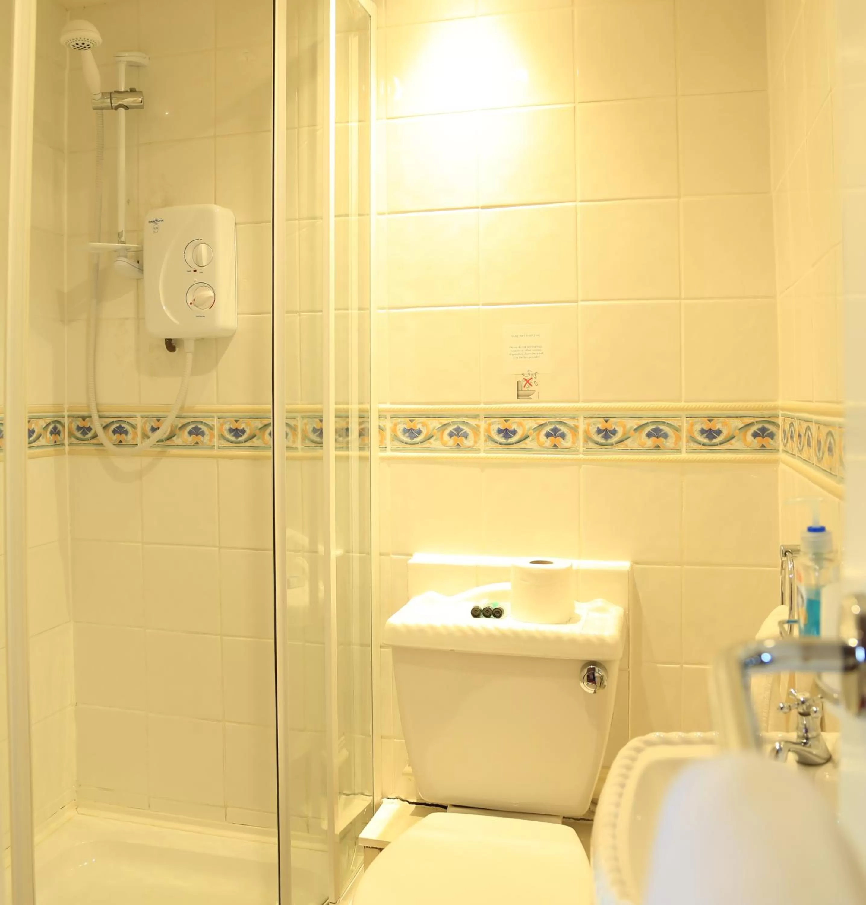 Photo of the whole room in Twin Lions Hotel